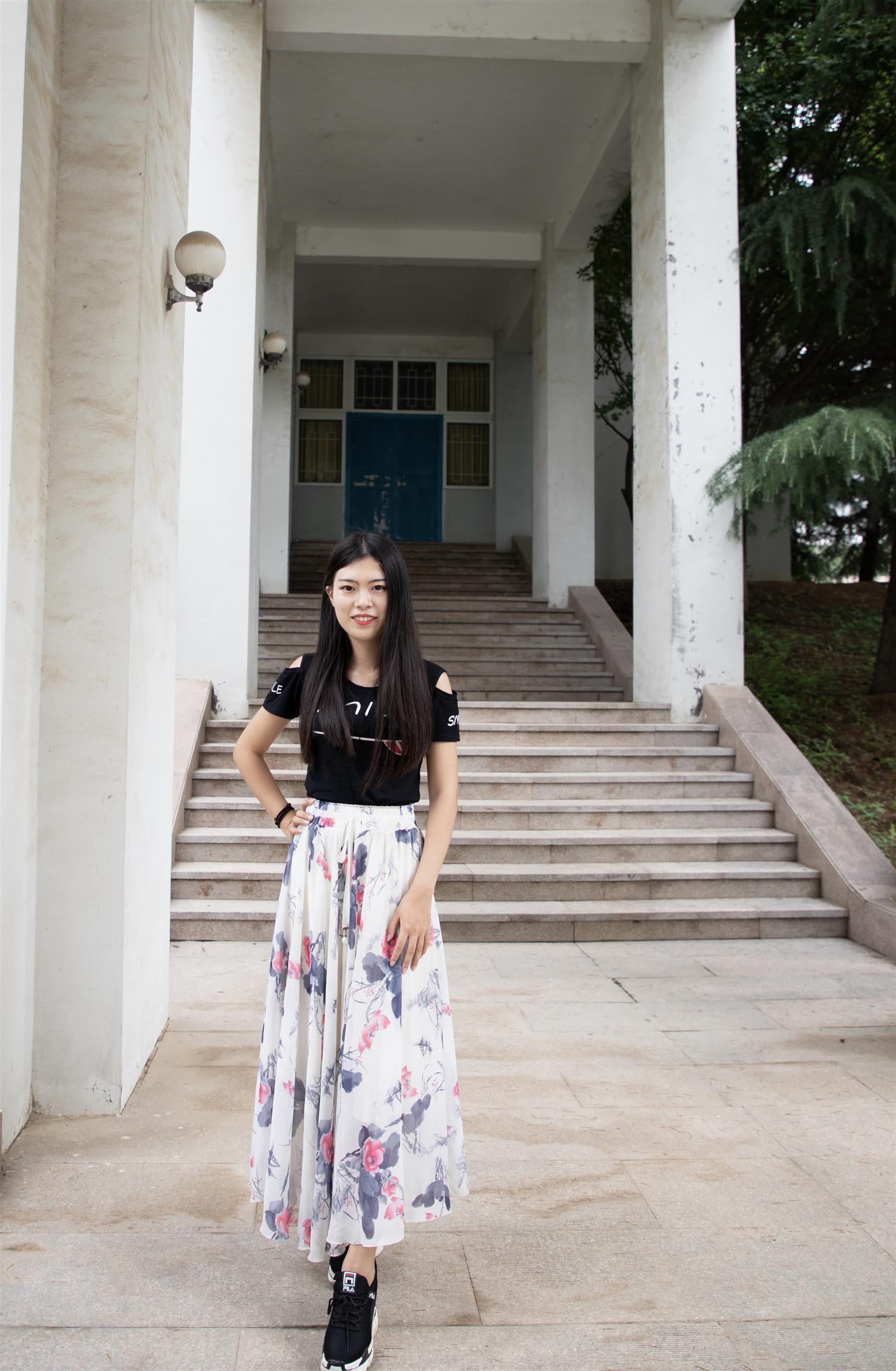 《学妹运动鞋の船换丝脚丫》作品图