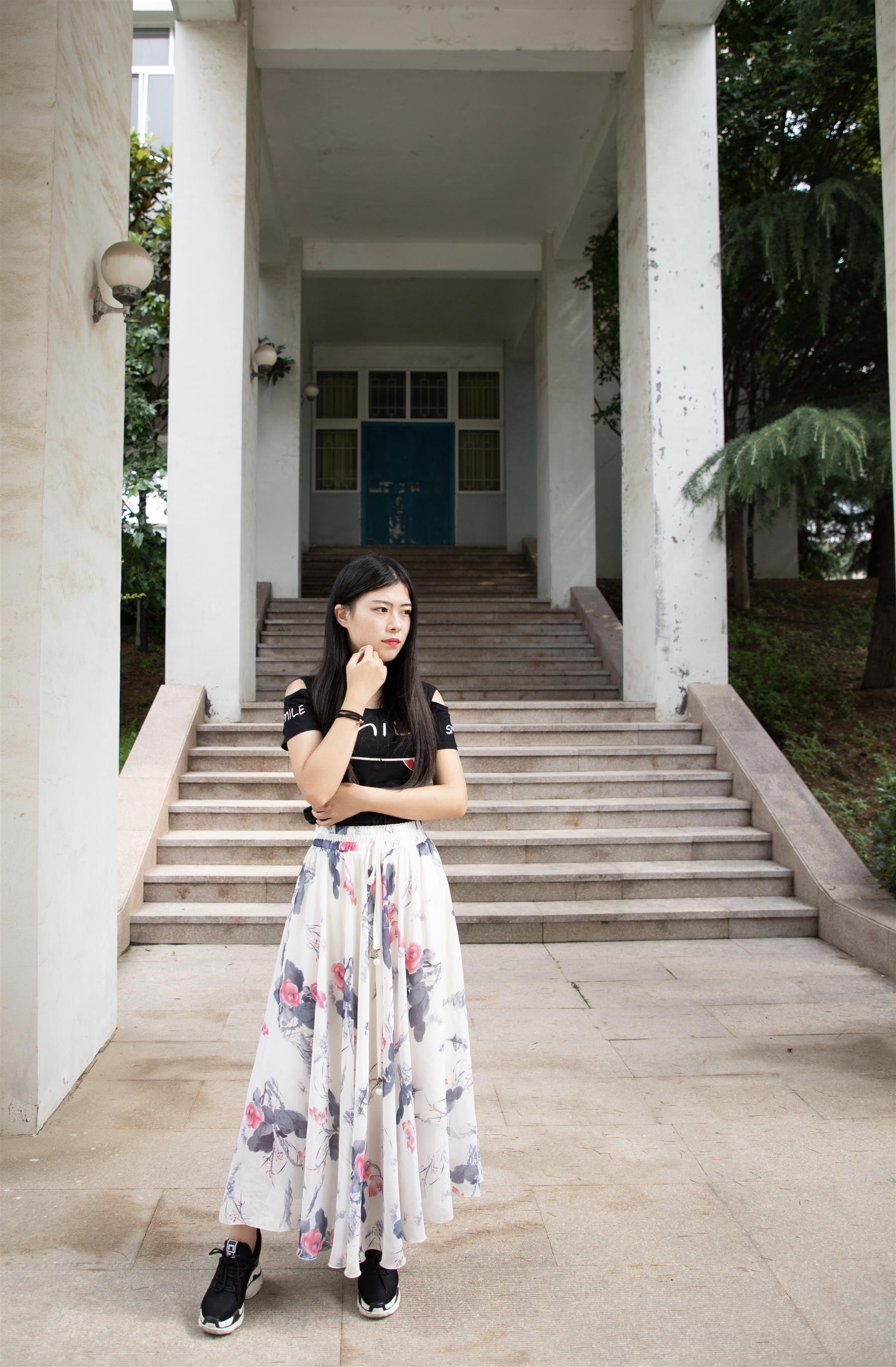 《学妹运动鞋の船换丝脚丫》作品图