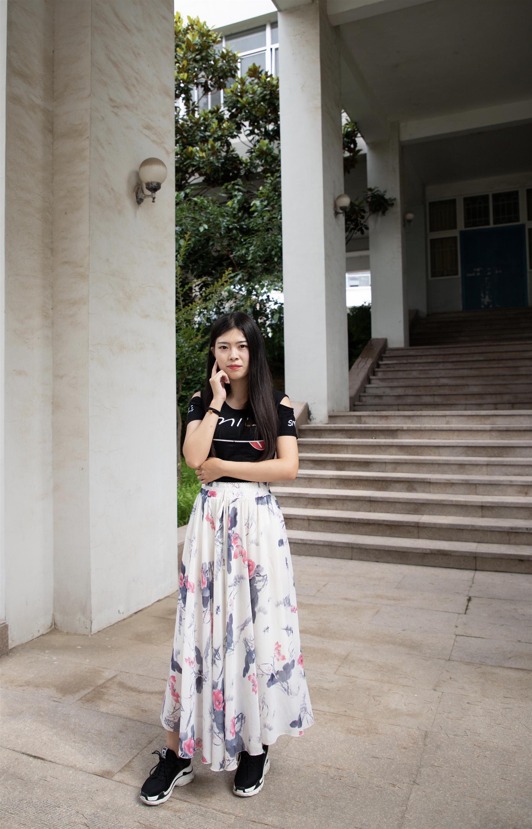 《学妹运动鞋の船换丝脚丫》作品图