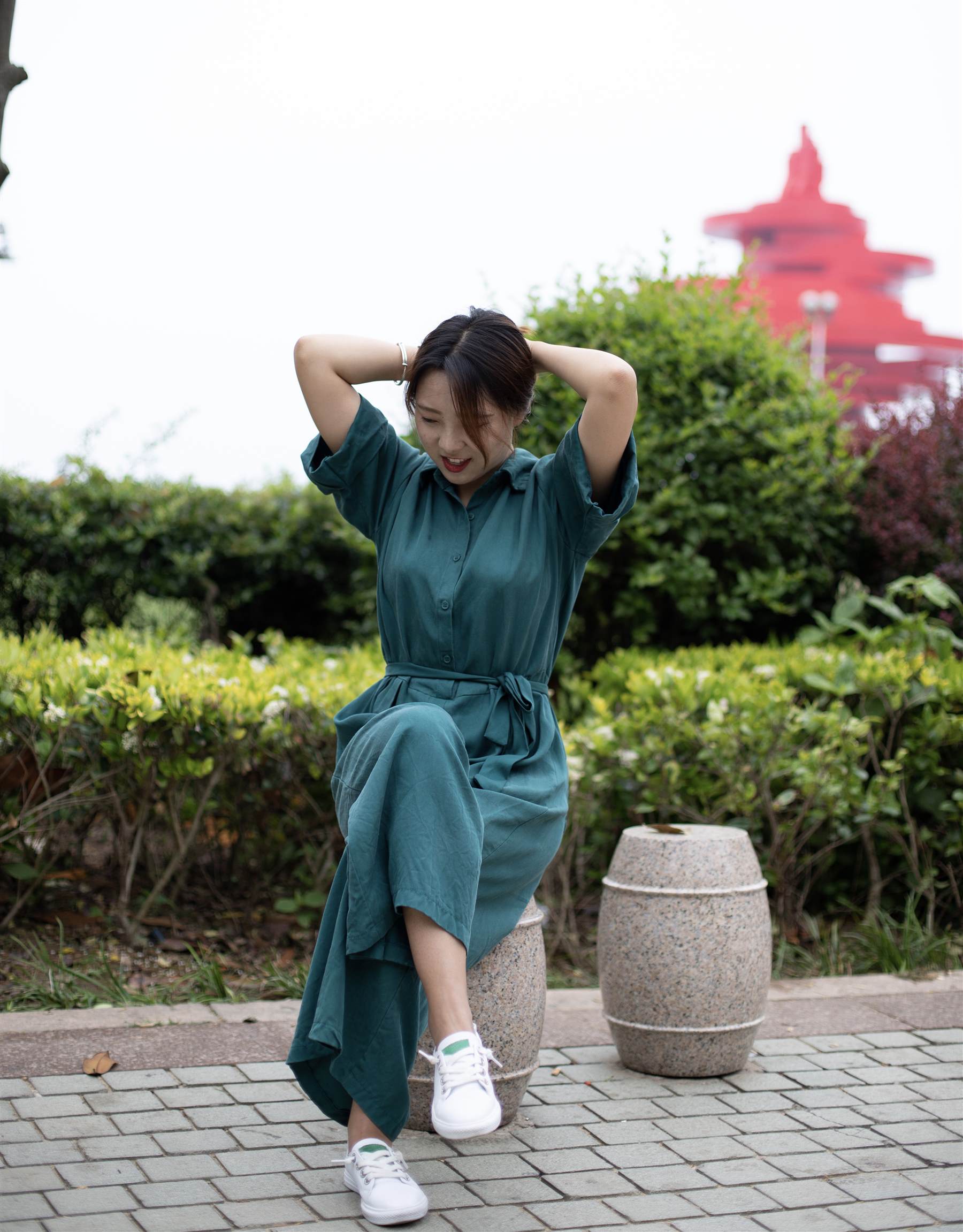 《小姐姐绿衣板鞋船袜脚丫》作品图