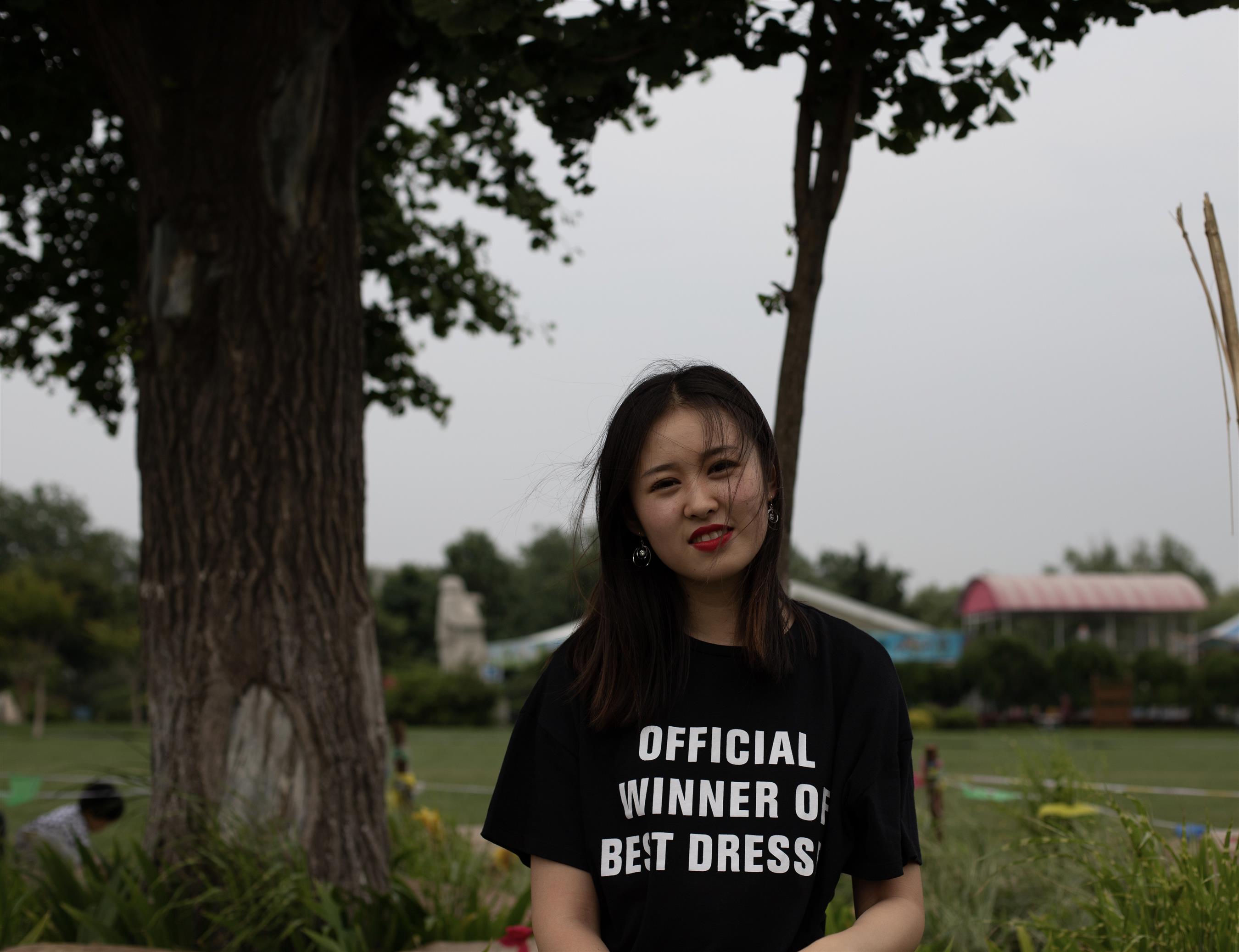 《小姐姐公园帆布鞋の棉袜踏青》作品图