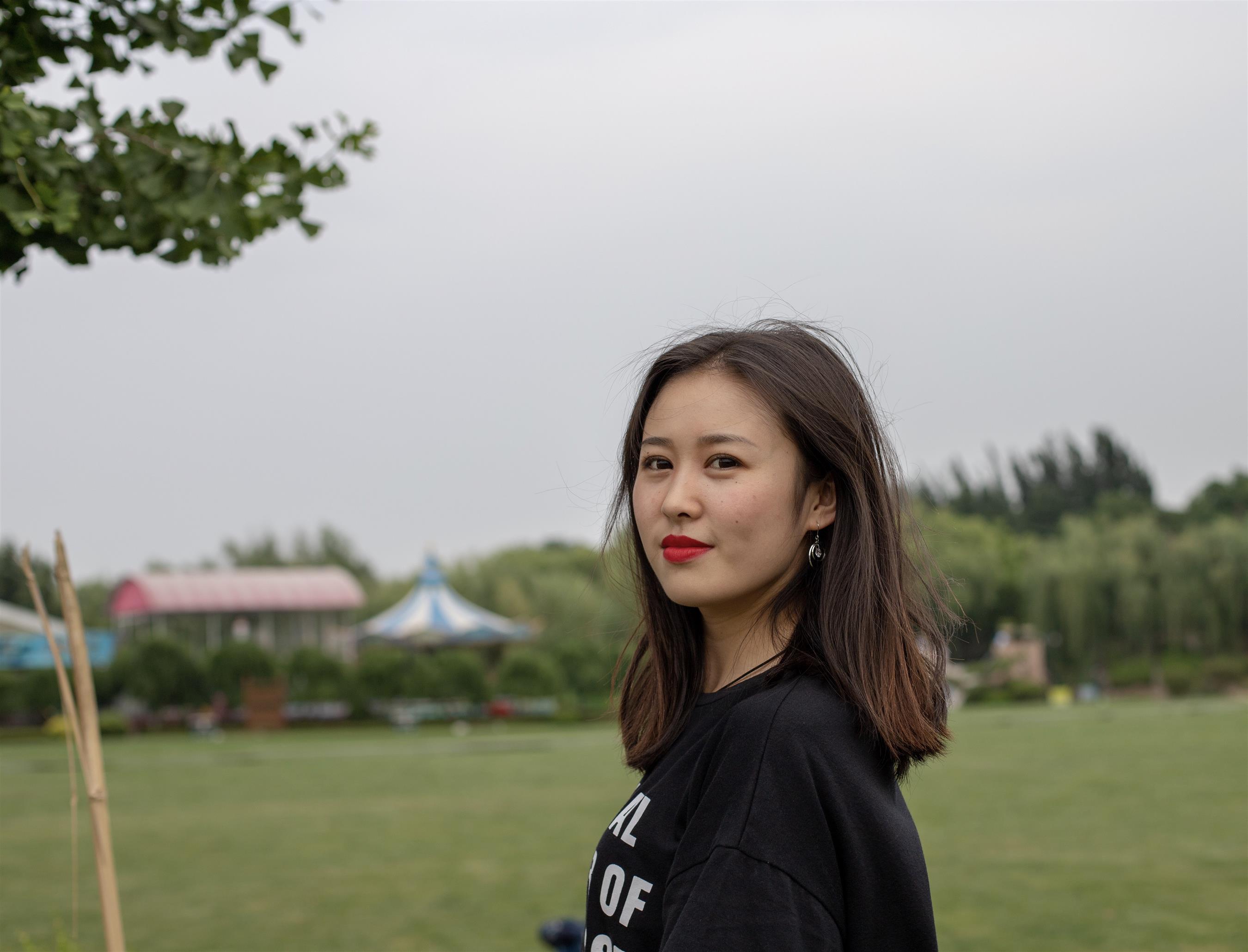 《小姐姐公园帆布鞋の棉袜踏青》作品图