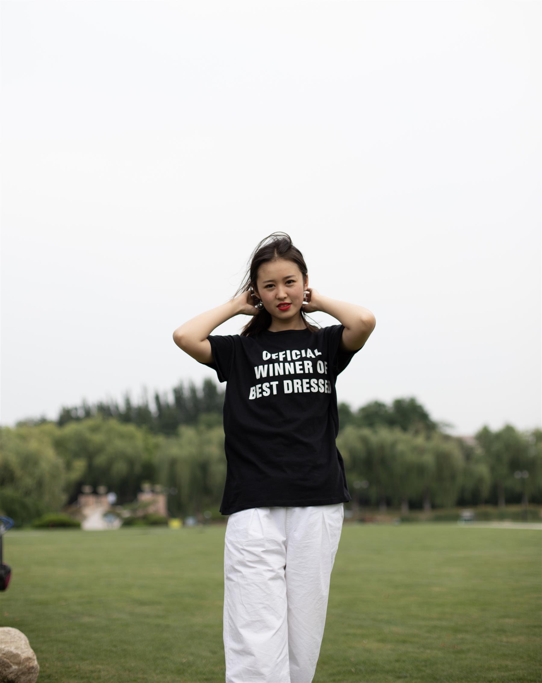 《小姐姐公园帆布鞋の棉袜踏青》作品图