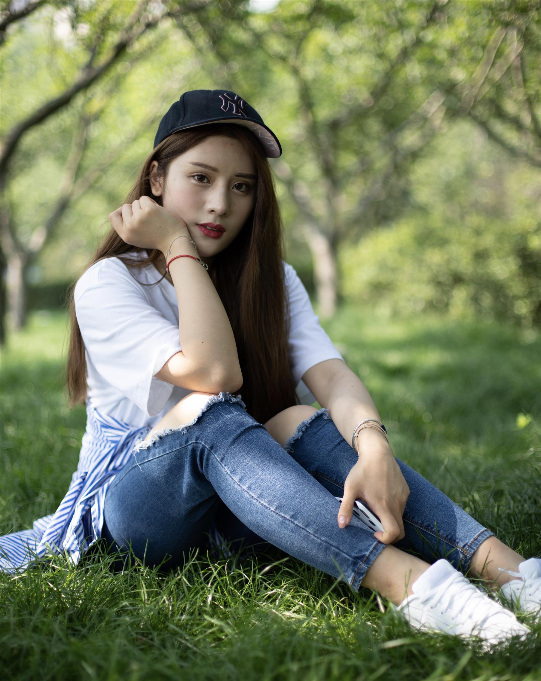 《小姐姐板鞋棉袜踏青》作品图