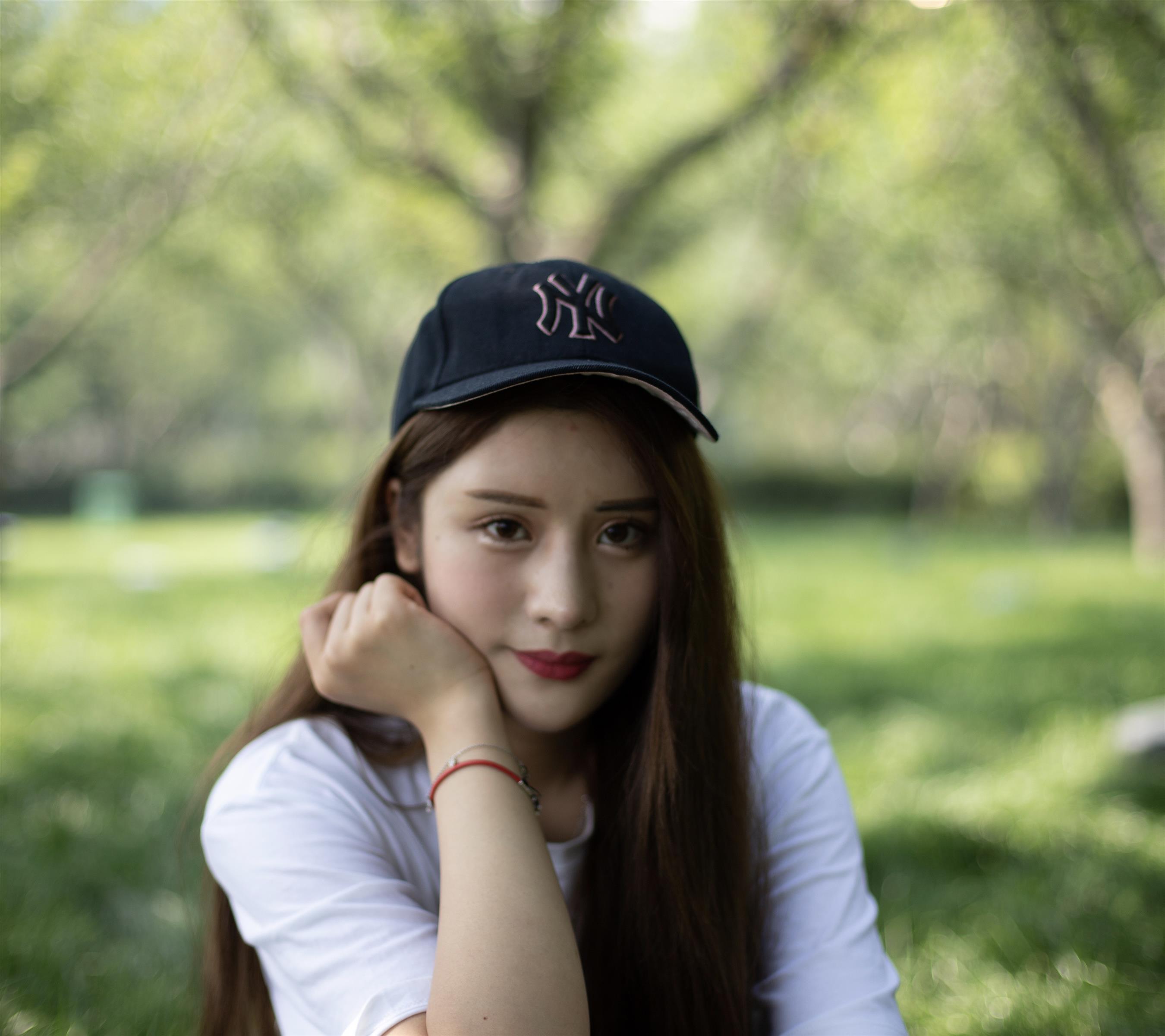 《小姐姐板鞋棉袜踏青》作品图