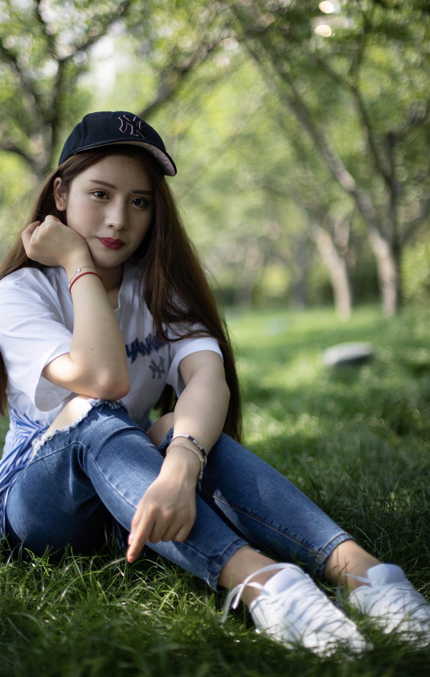 《小姐姐板鞋棉袜踏青》作品图