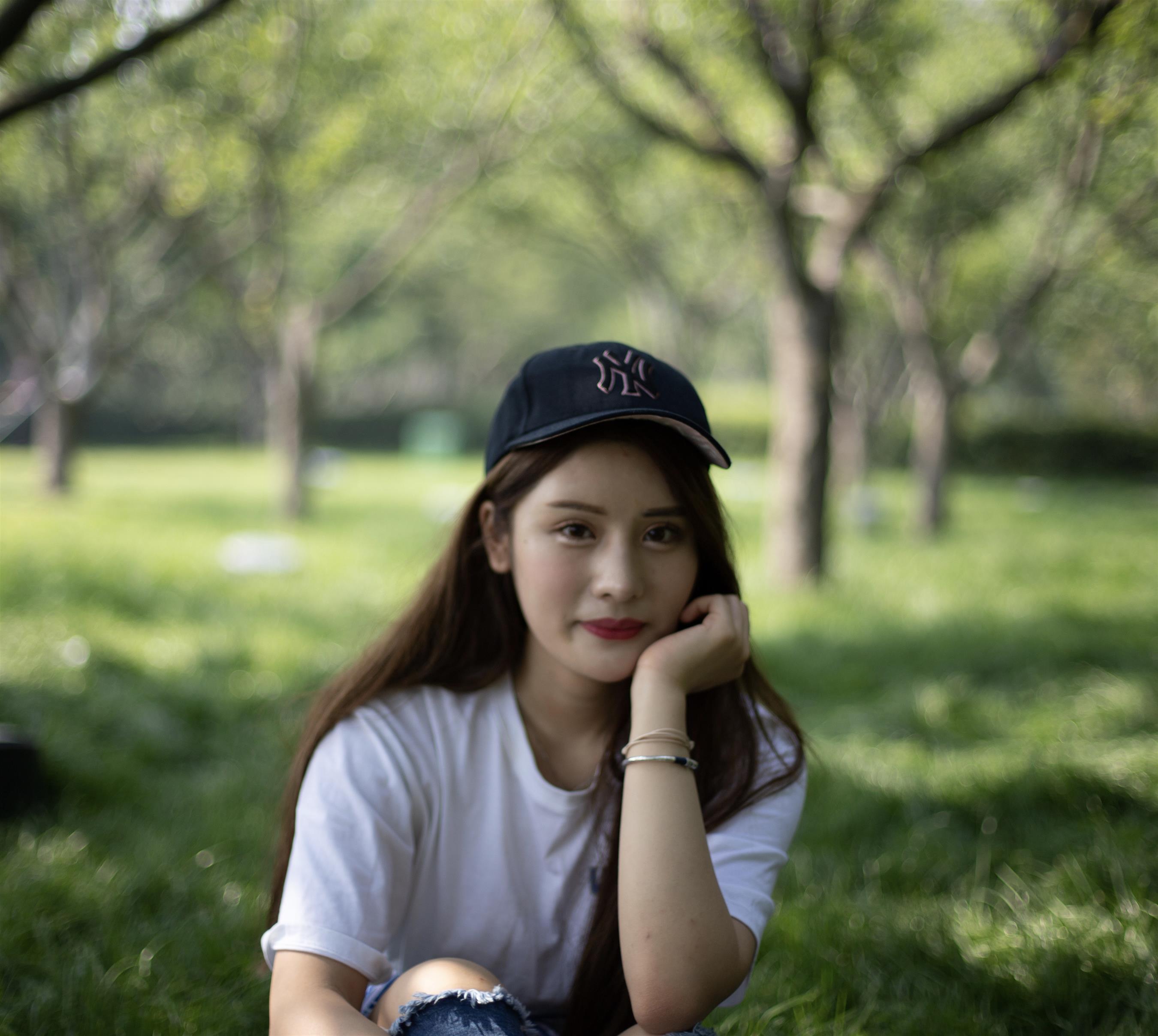 《小姐姐板鞋棉袜踏青》作品图