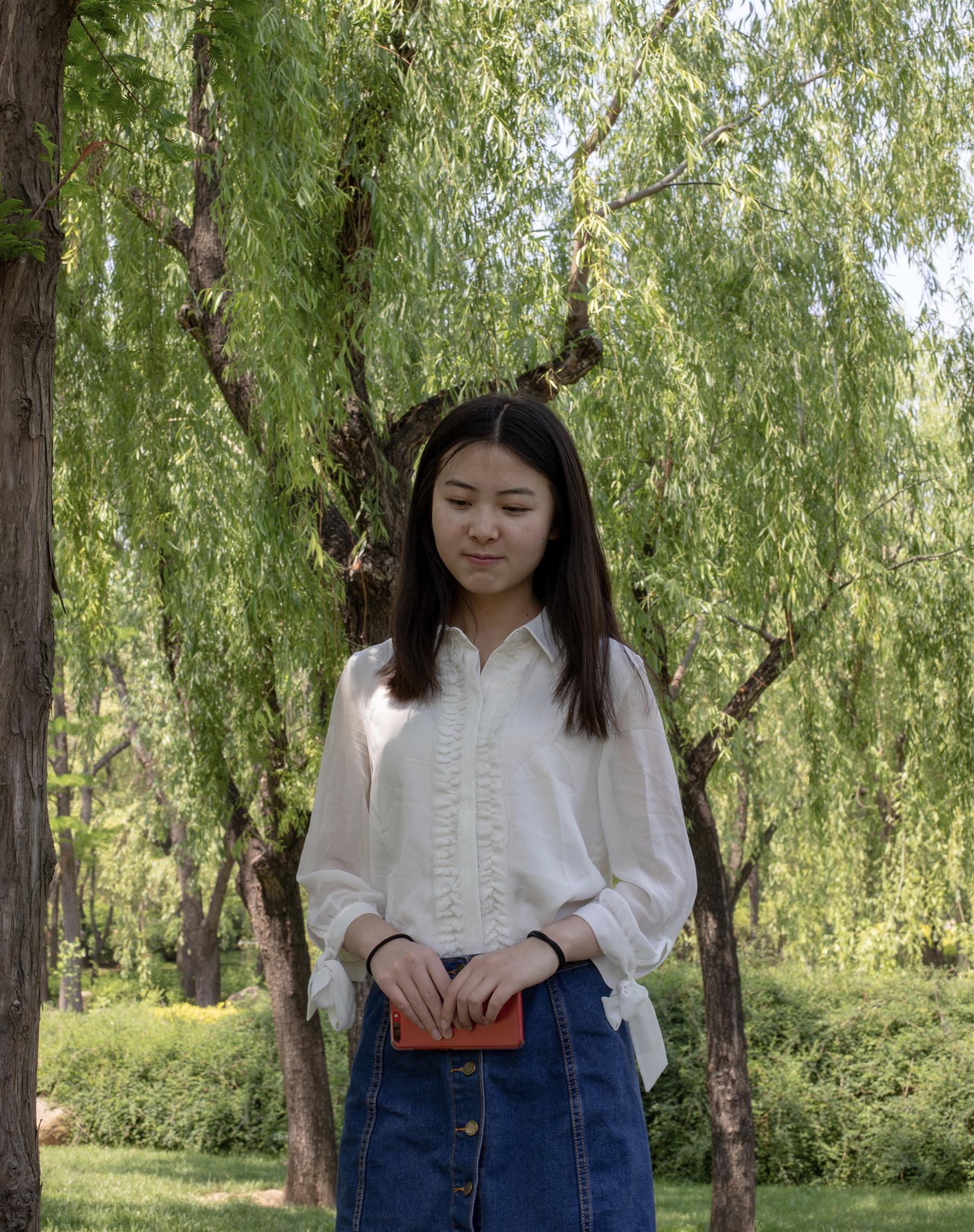 《公园里的白棉袜脚丫》作品图