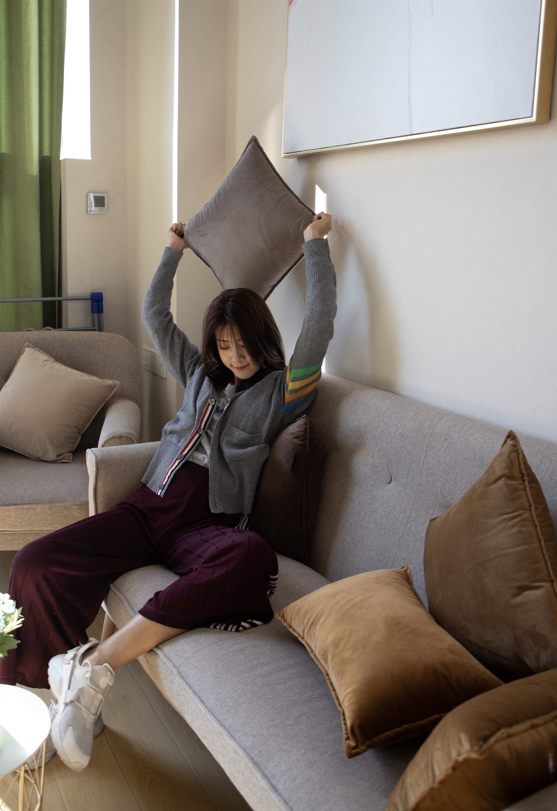 《运动鞋の白船袜脚丫+【视频1个网盘下载】》作品图