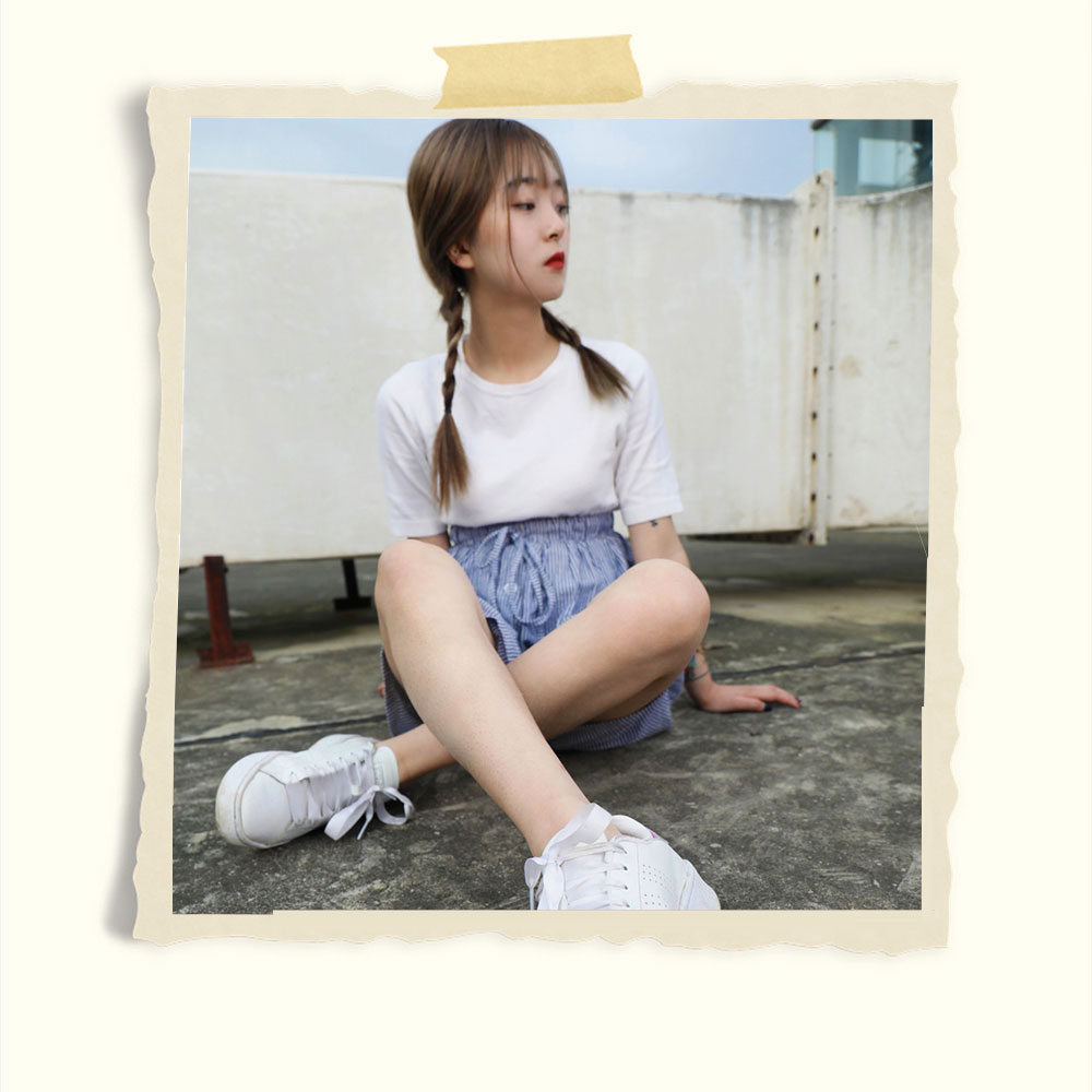 天台少女船袜脚丫