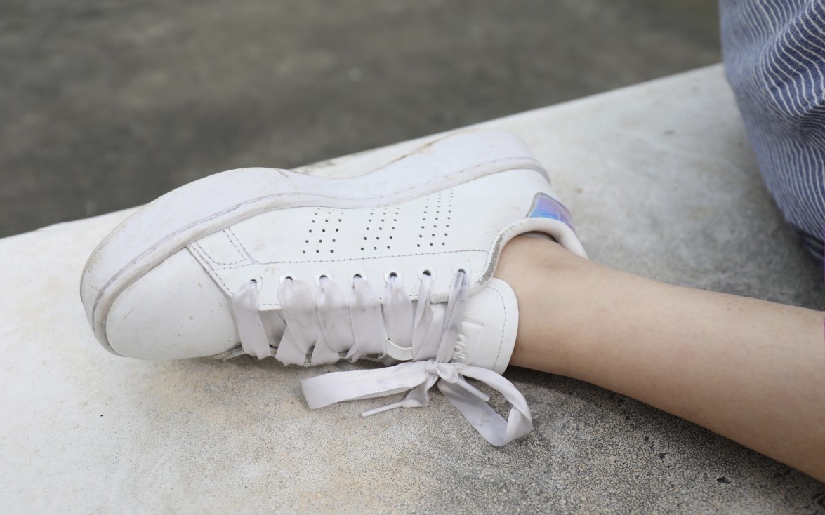 《天台少女船袜脚丫》作品图