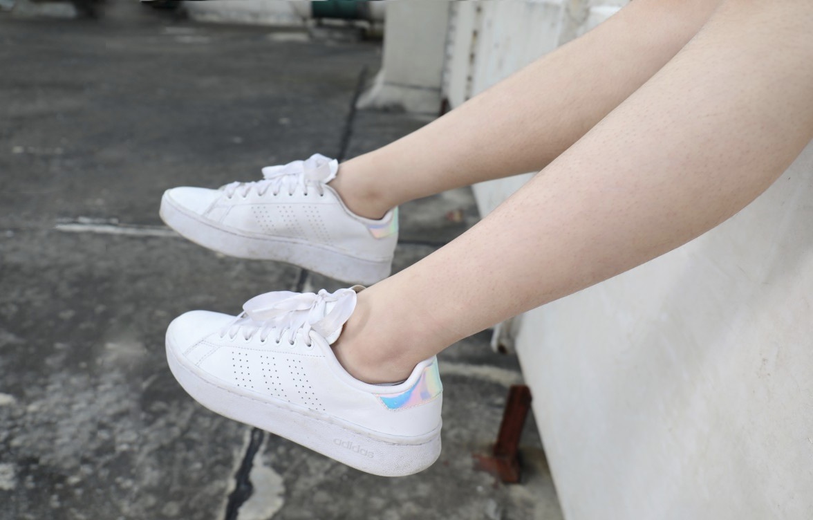 《天台少女船袜脚丫》作品图