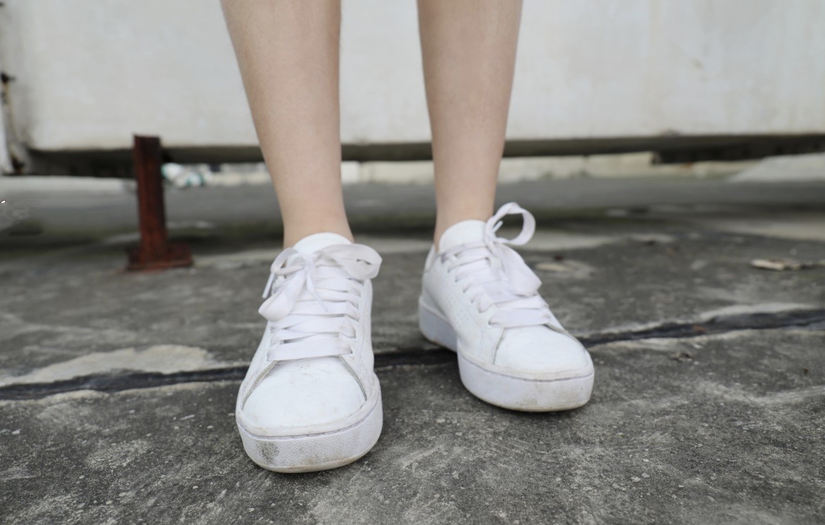 《天台少女船袜脚丫》作品图