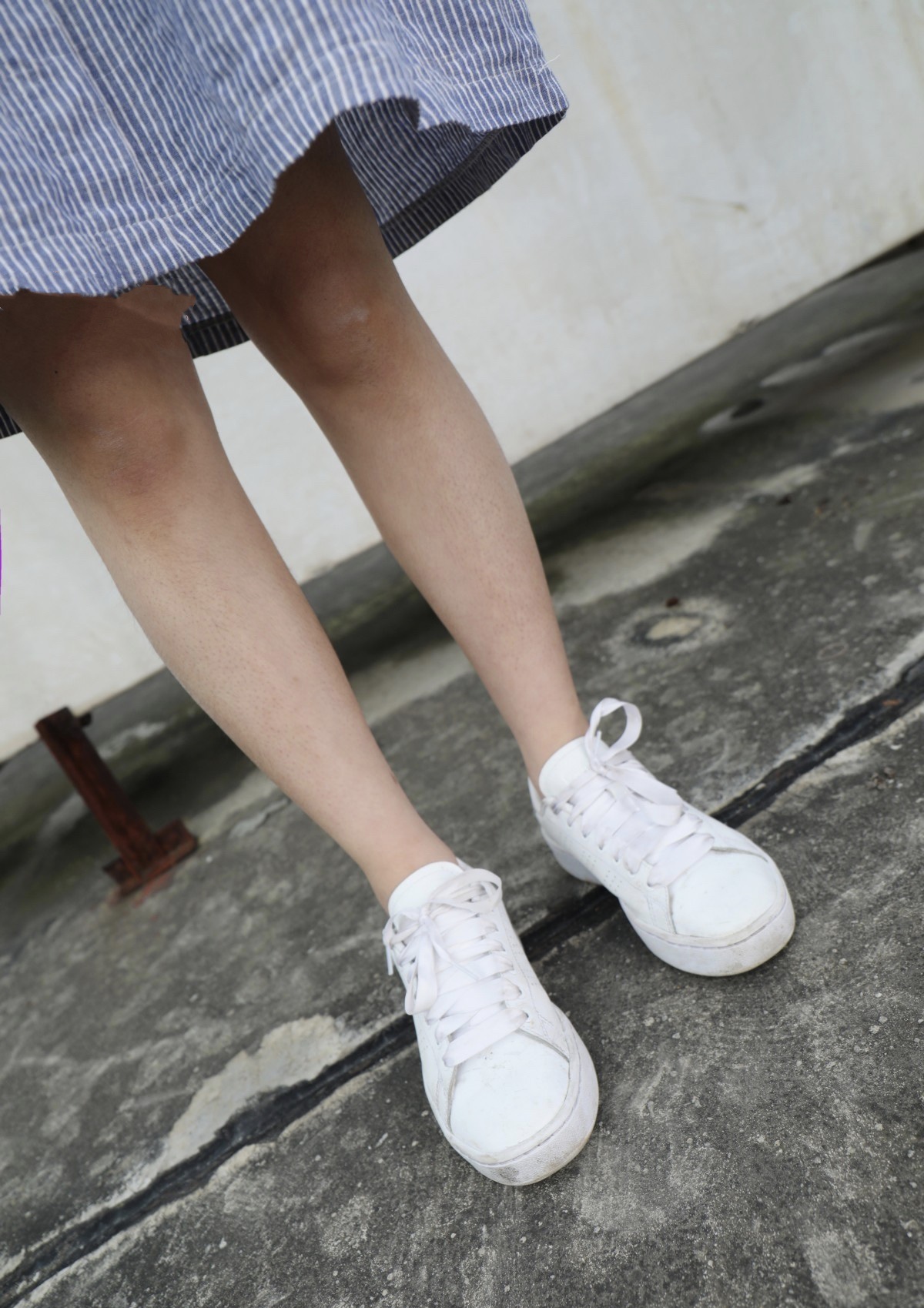 《天台少女船袜脚丫》作品图