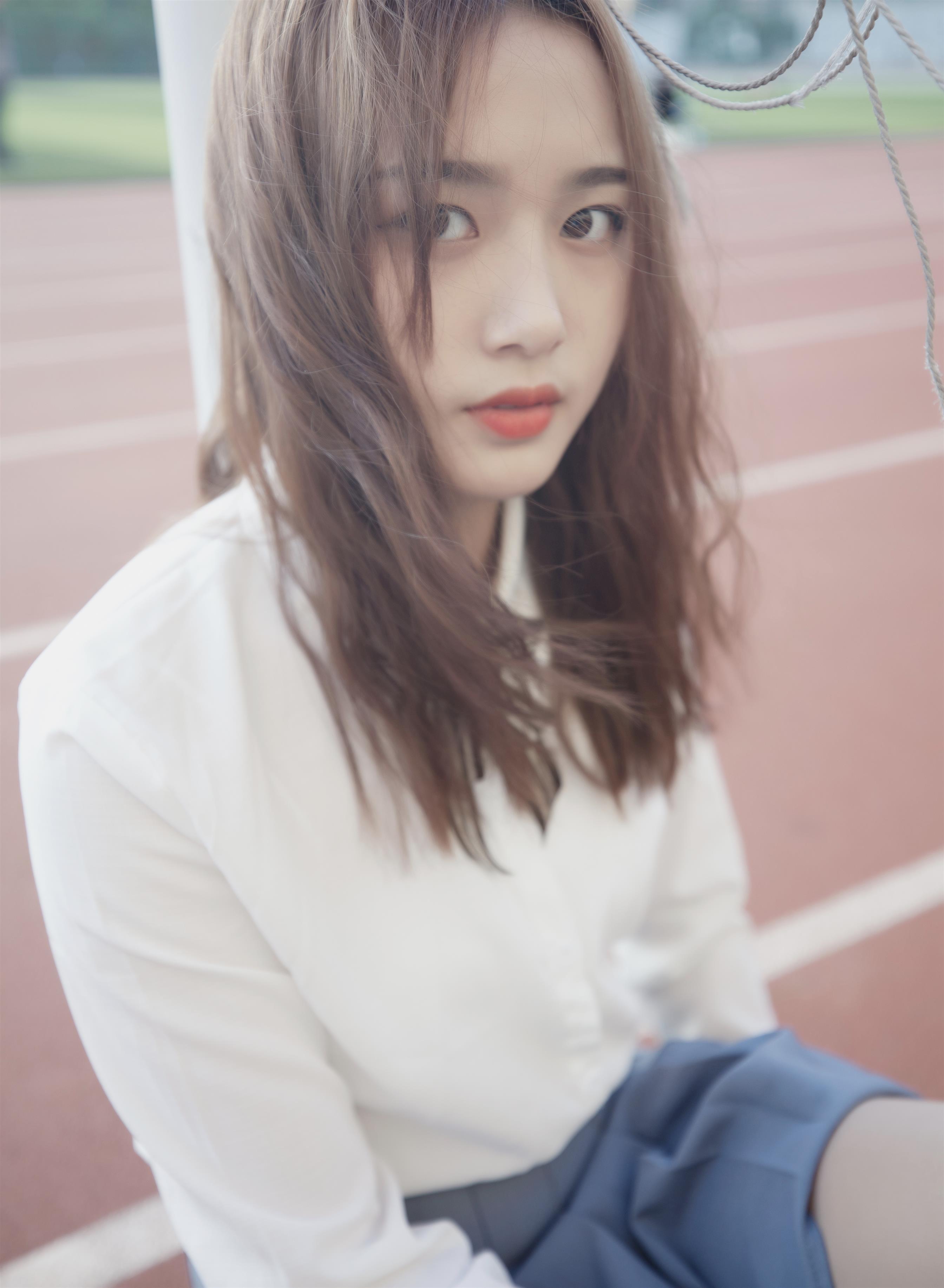 《少女板鞋の丝袜脚丫》作品图