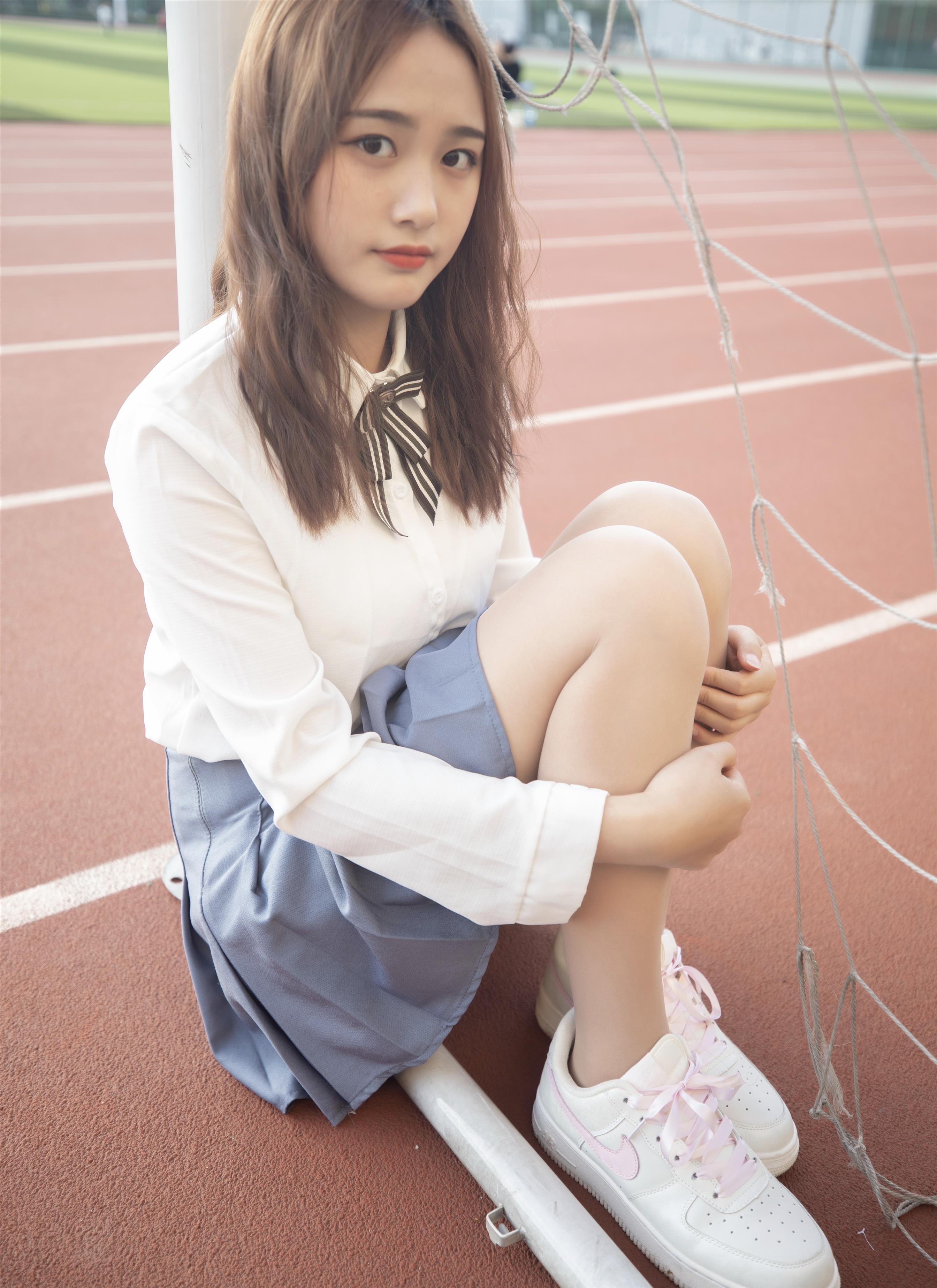 《少女板鞋の丝袜脚丫》作品图