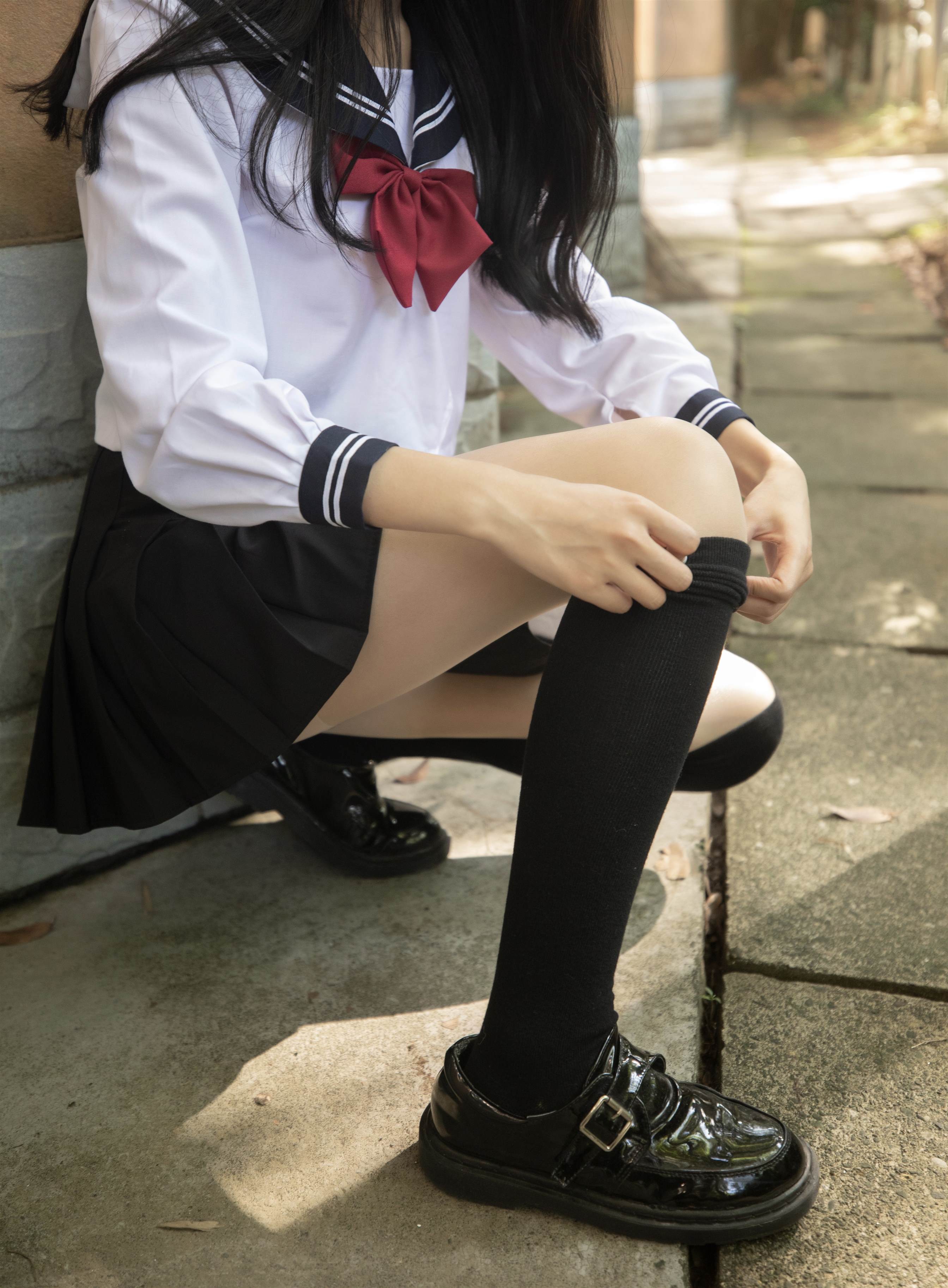 《JK制服水手服の丝袜脚丫》作品图