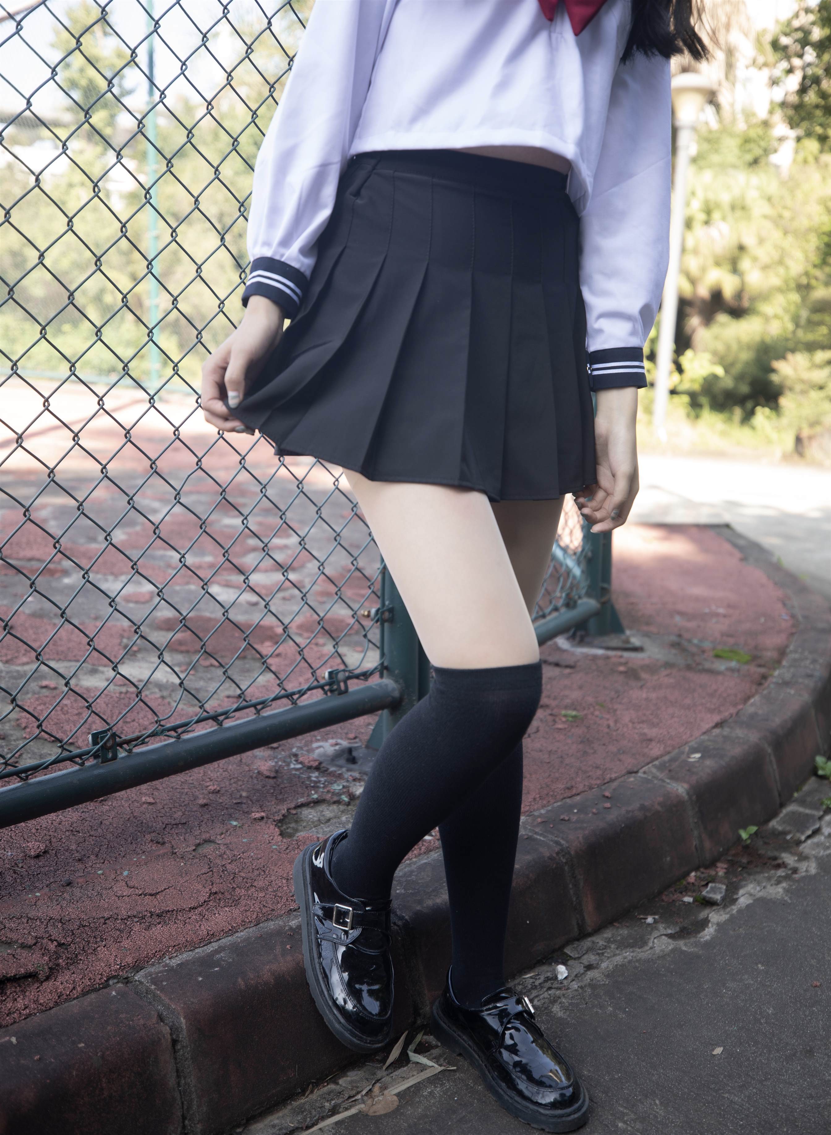 《JK制服水手服の丝袜脚丫》作品图