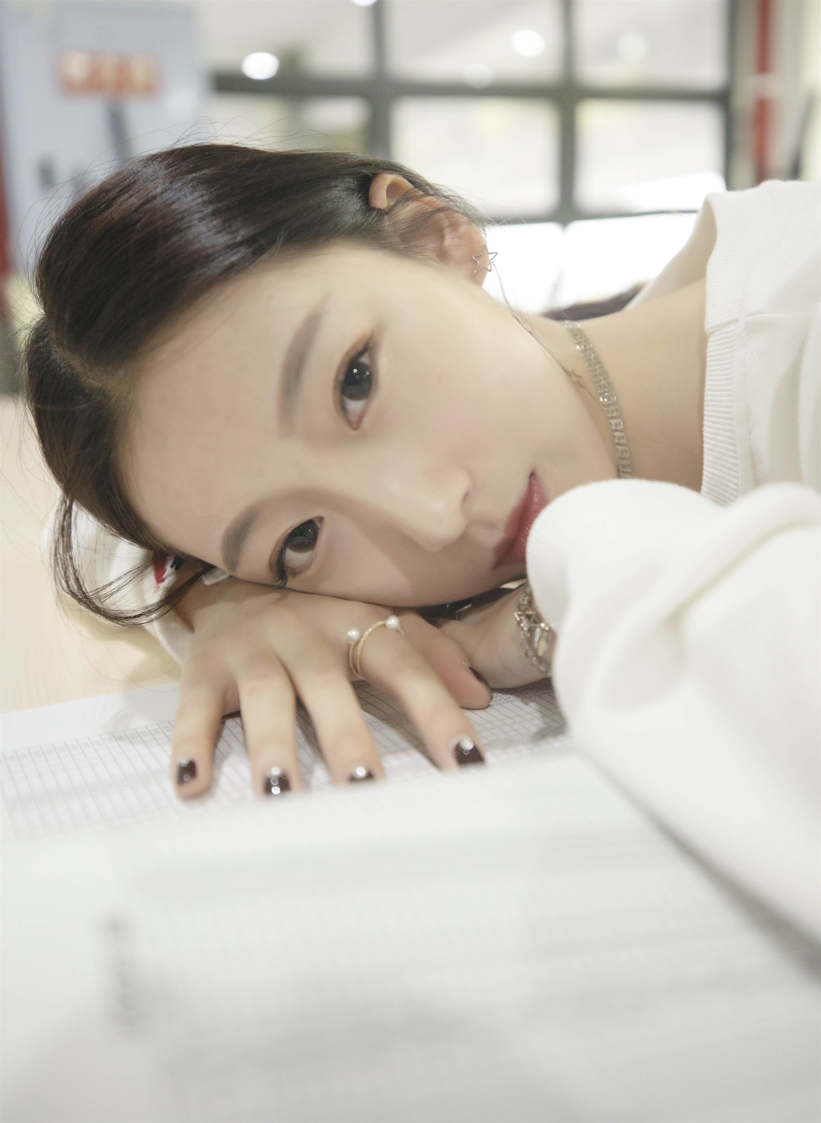 《运动鞋丝袜脚丫》作品图