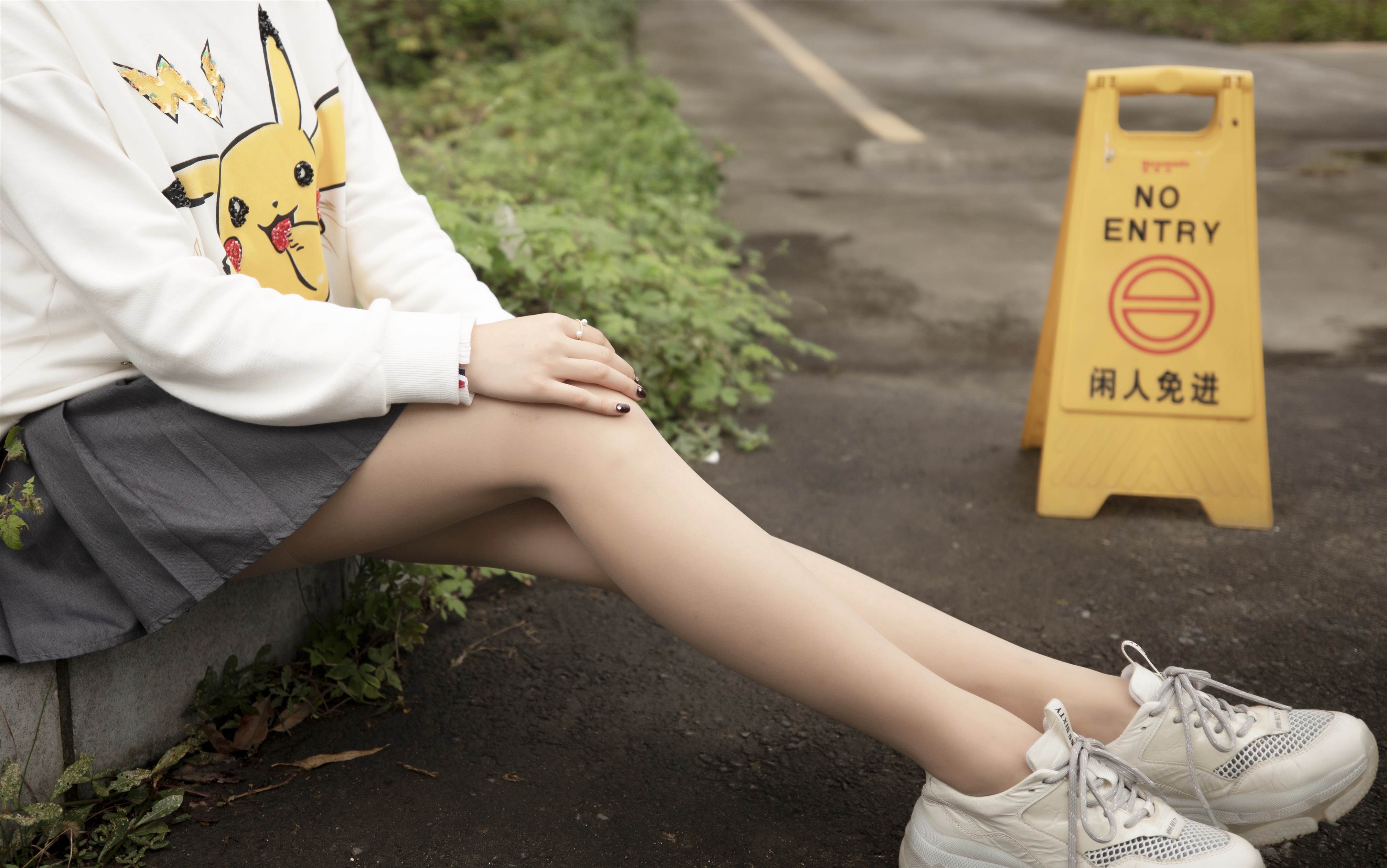 《运动鞋丝袜脚丫》作品图