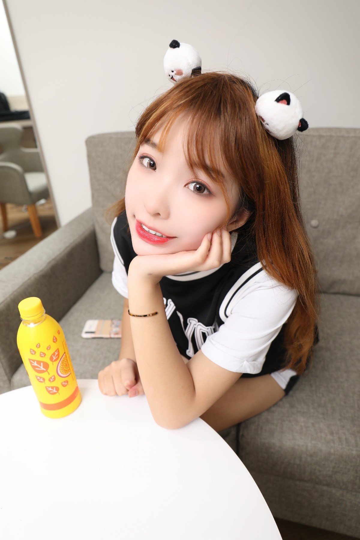 《可爱少女板鞋の棉袜脚丫》作品图