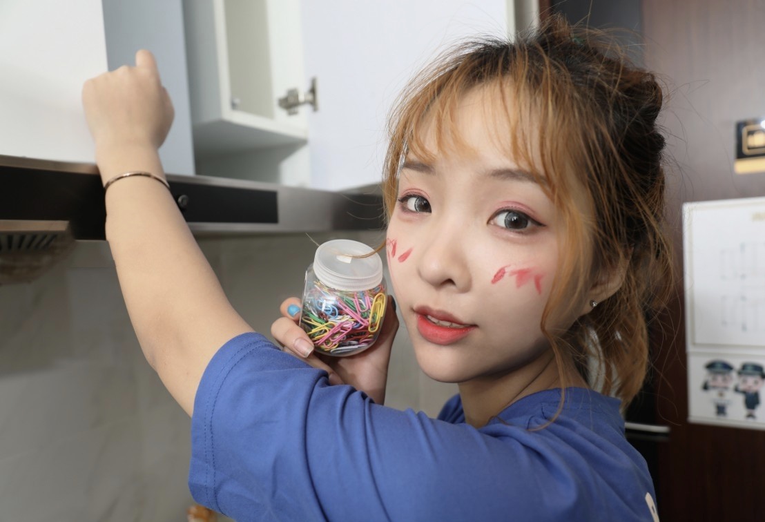 《旅馆里约拍》作品图