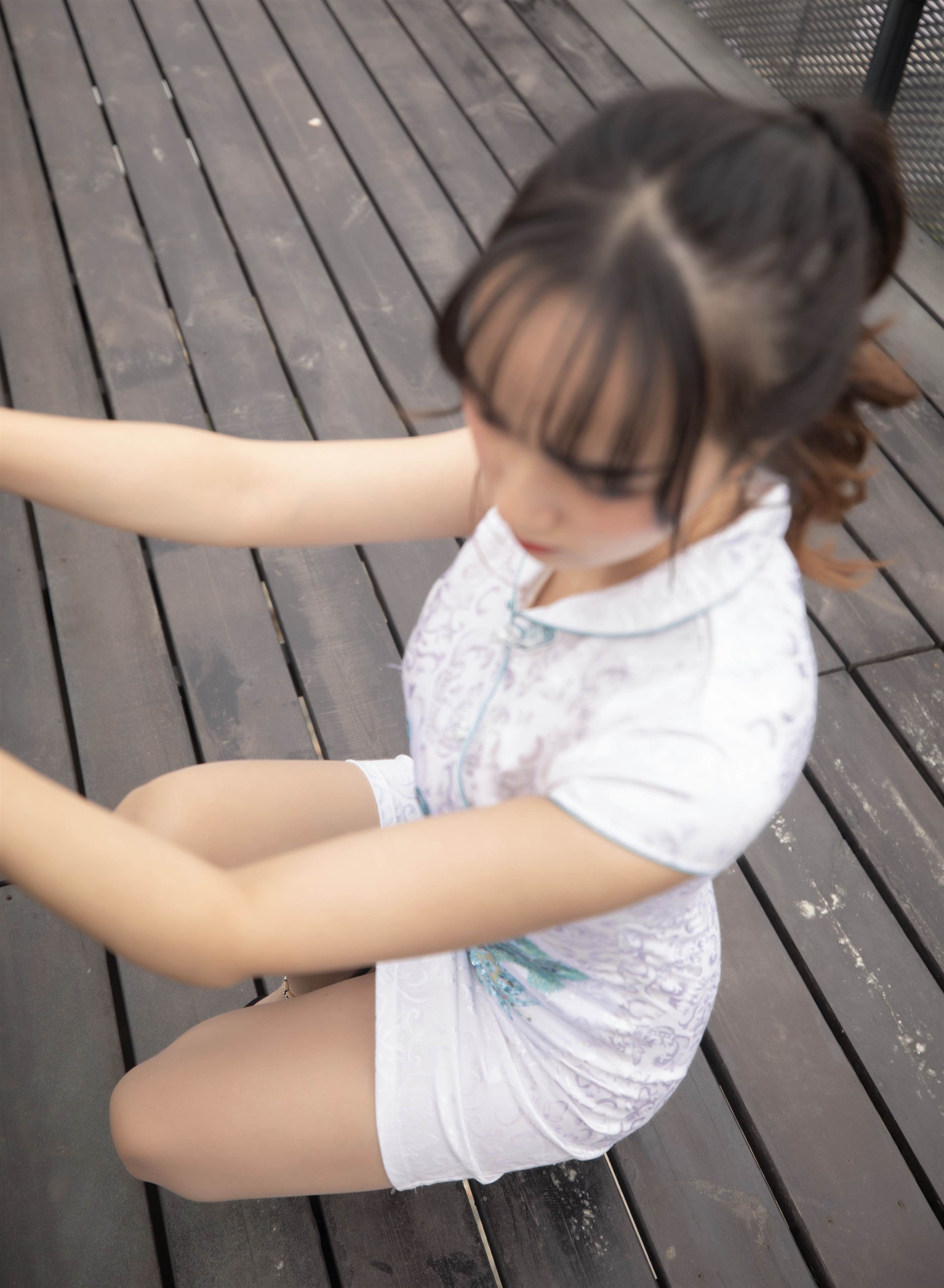 《小姐姐旗袍の肉丝脚丫》作品图