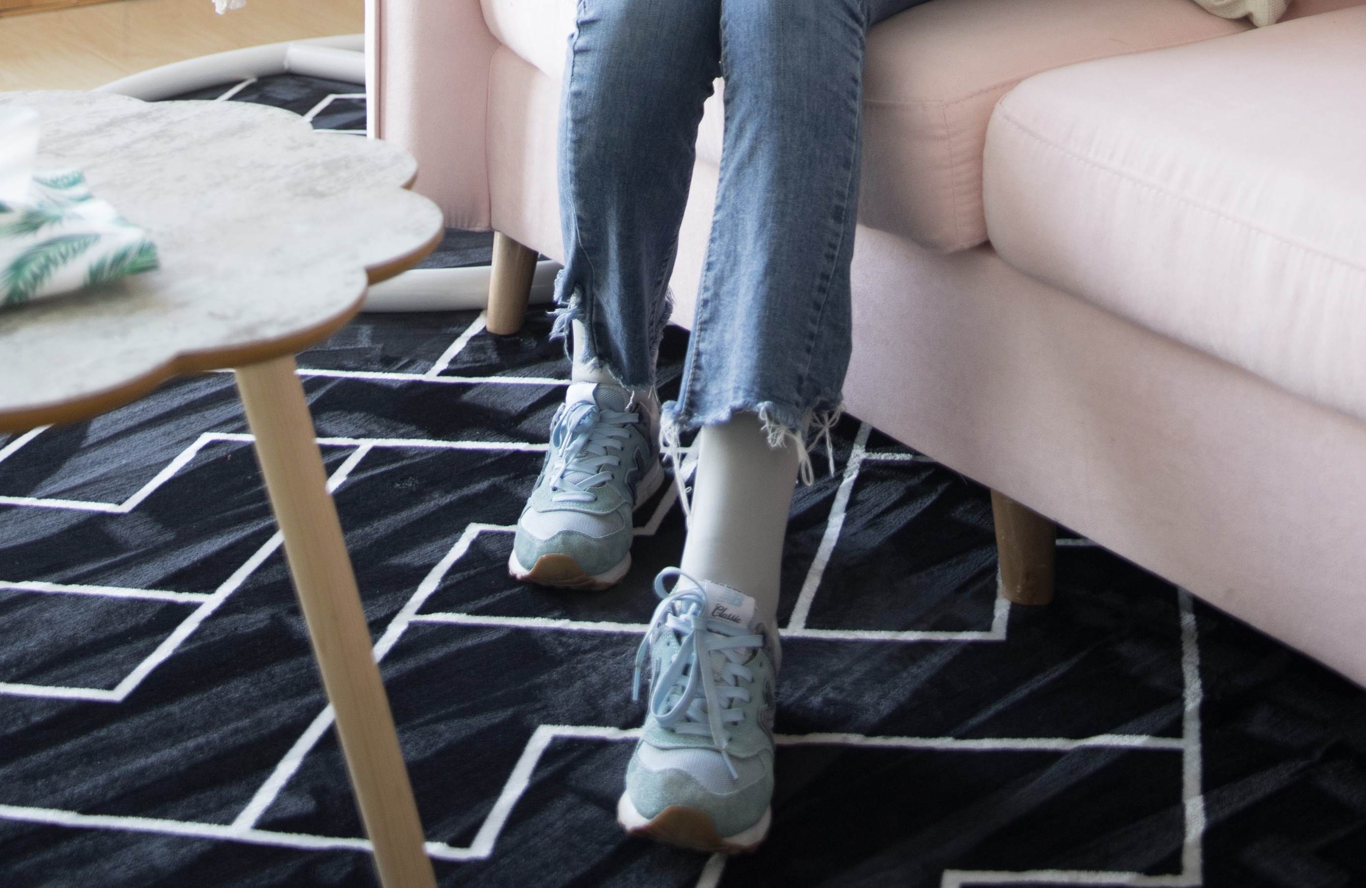 《新百伦の棉袜脚丫+【视频3个网盘下载】》作品图