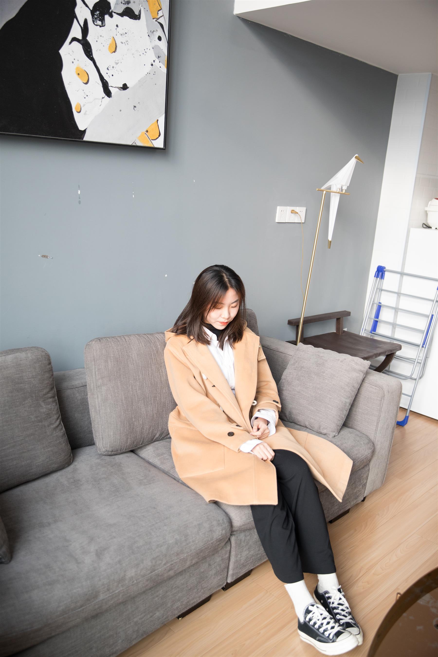 《公寓里的小姐姐》作品图