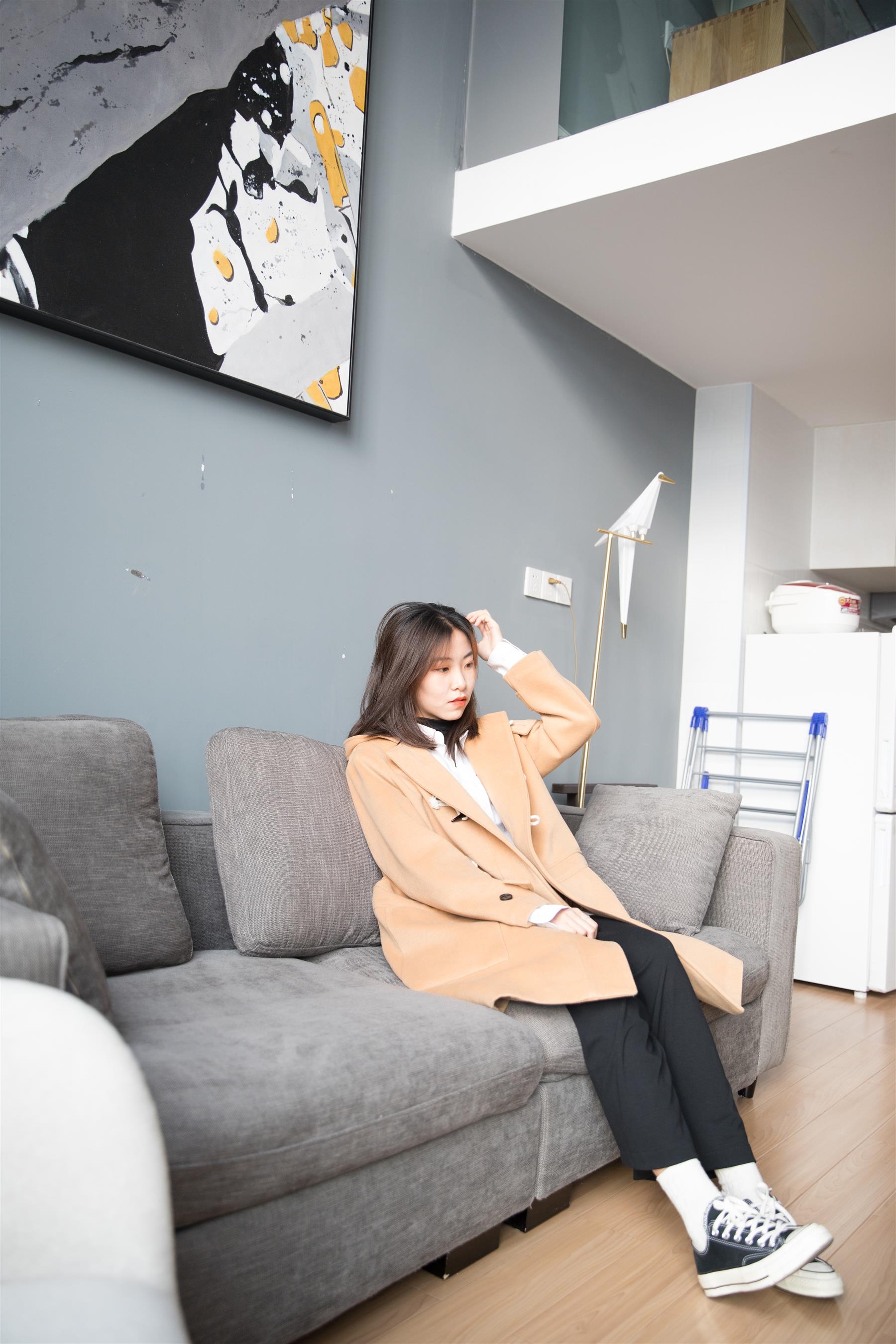 《公寓里的小姐姐》作品图