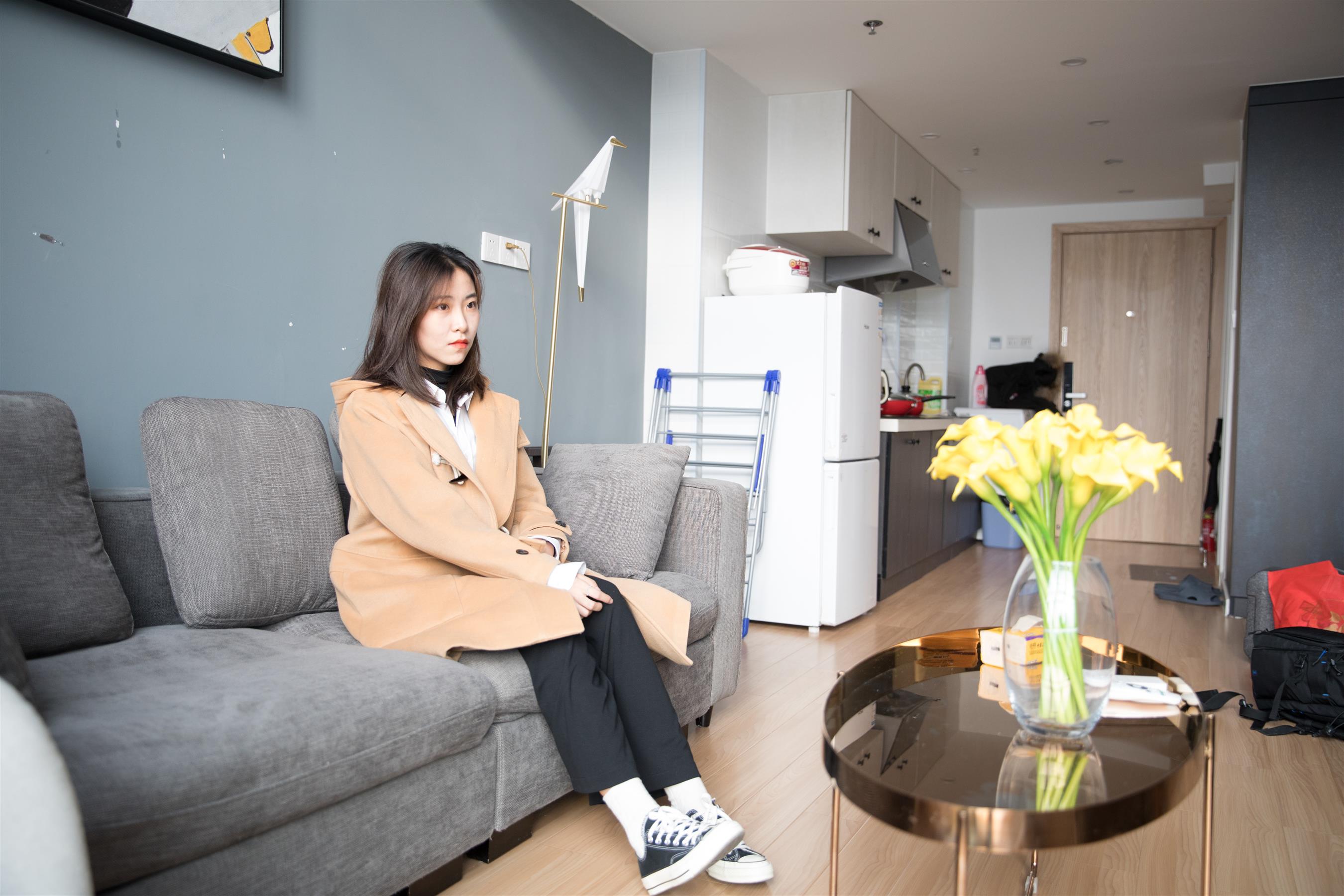 《公寓里的小姐姐》作品图