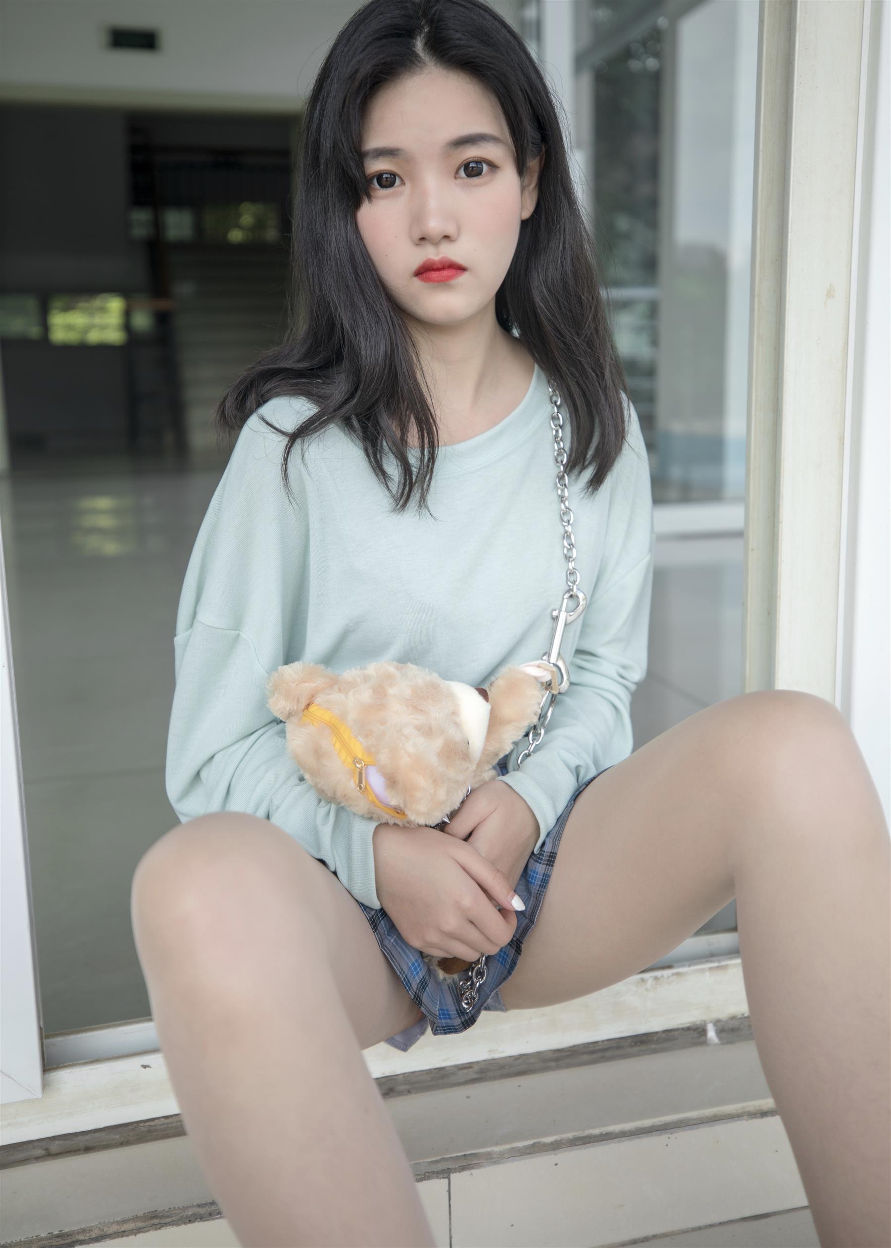 《运动鞋の肉丝脚丫》作品图