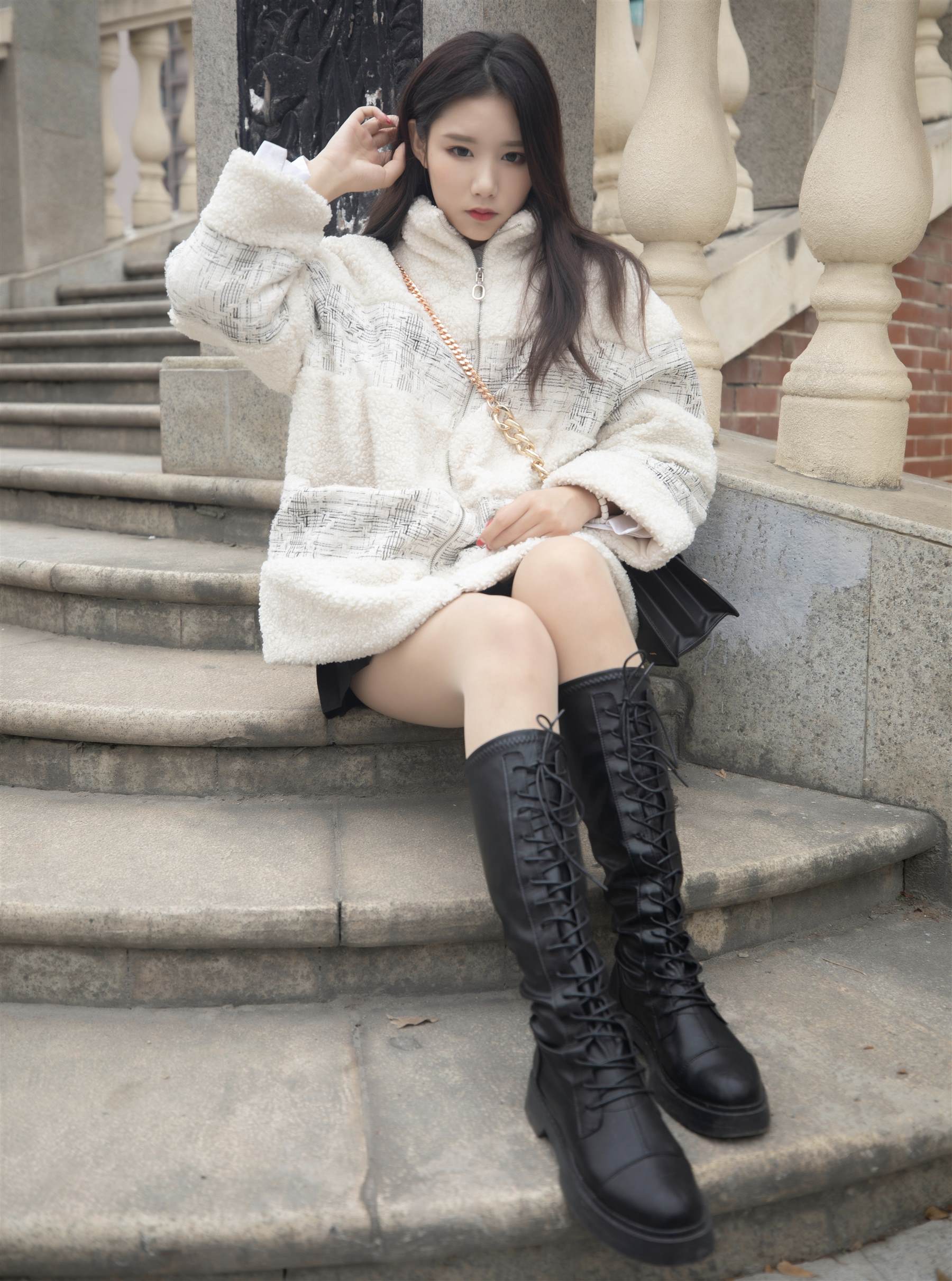 《长靴肉丝脚丫》作品图