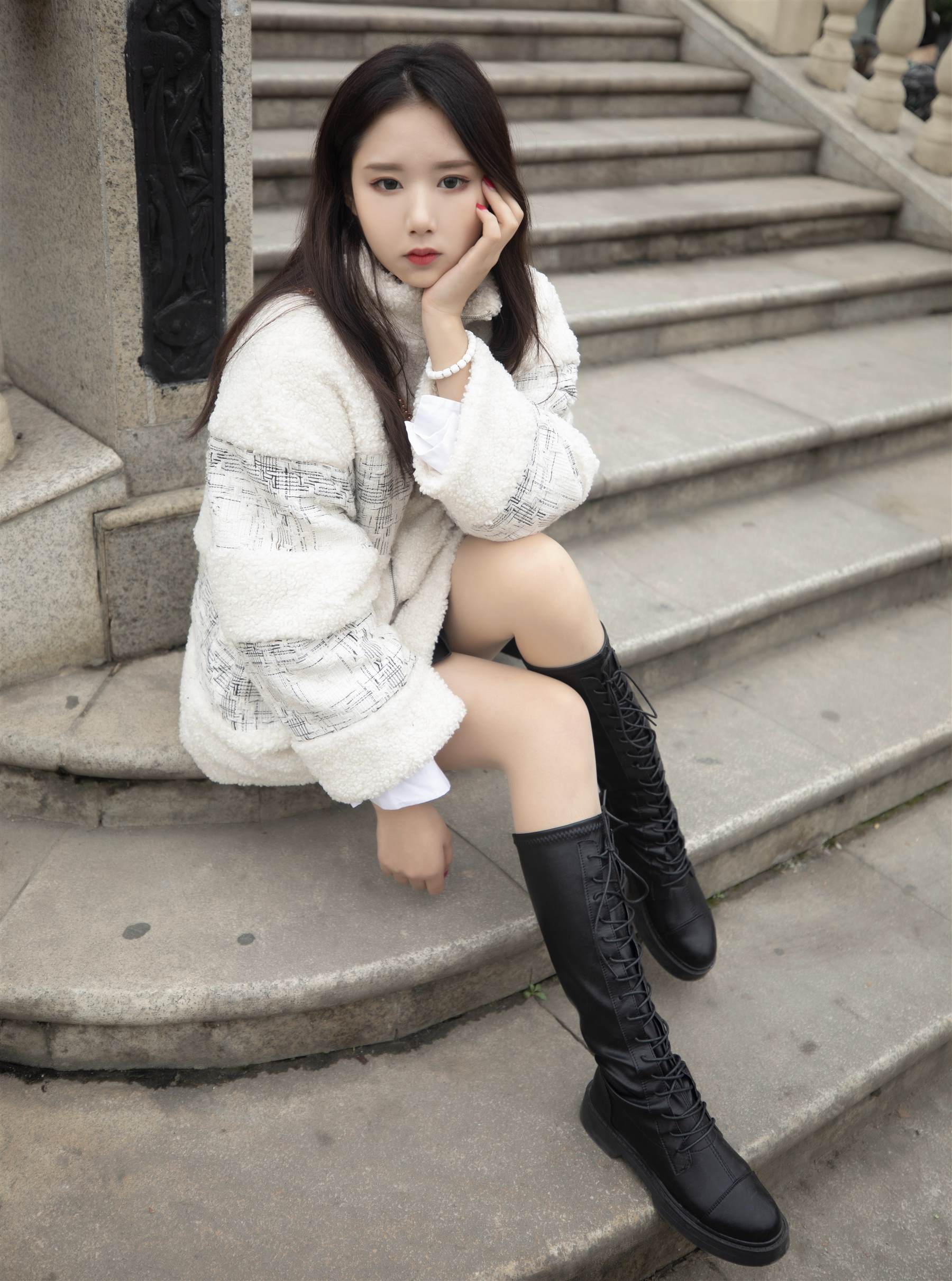 《长靴肉丝脚丫》作品图