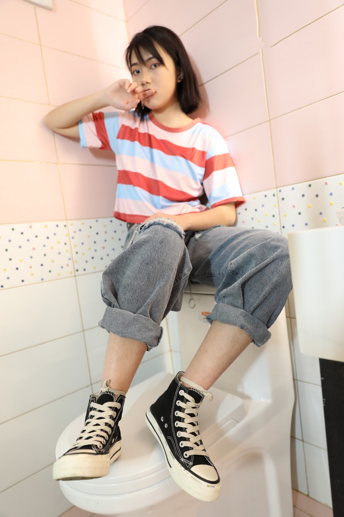 《旅馆嫩足玩棉袜》作品图