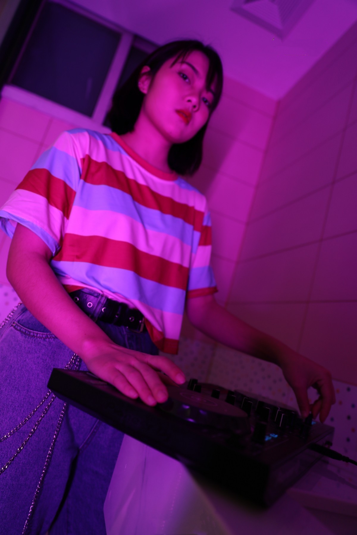 《旅馆嫩足玩棉袜》作品图