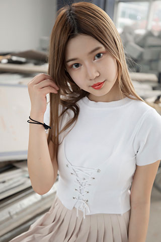 毛坯房里的学妹丝袜脚丫