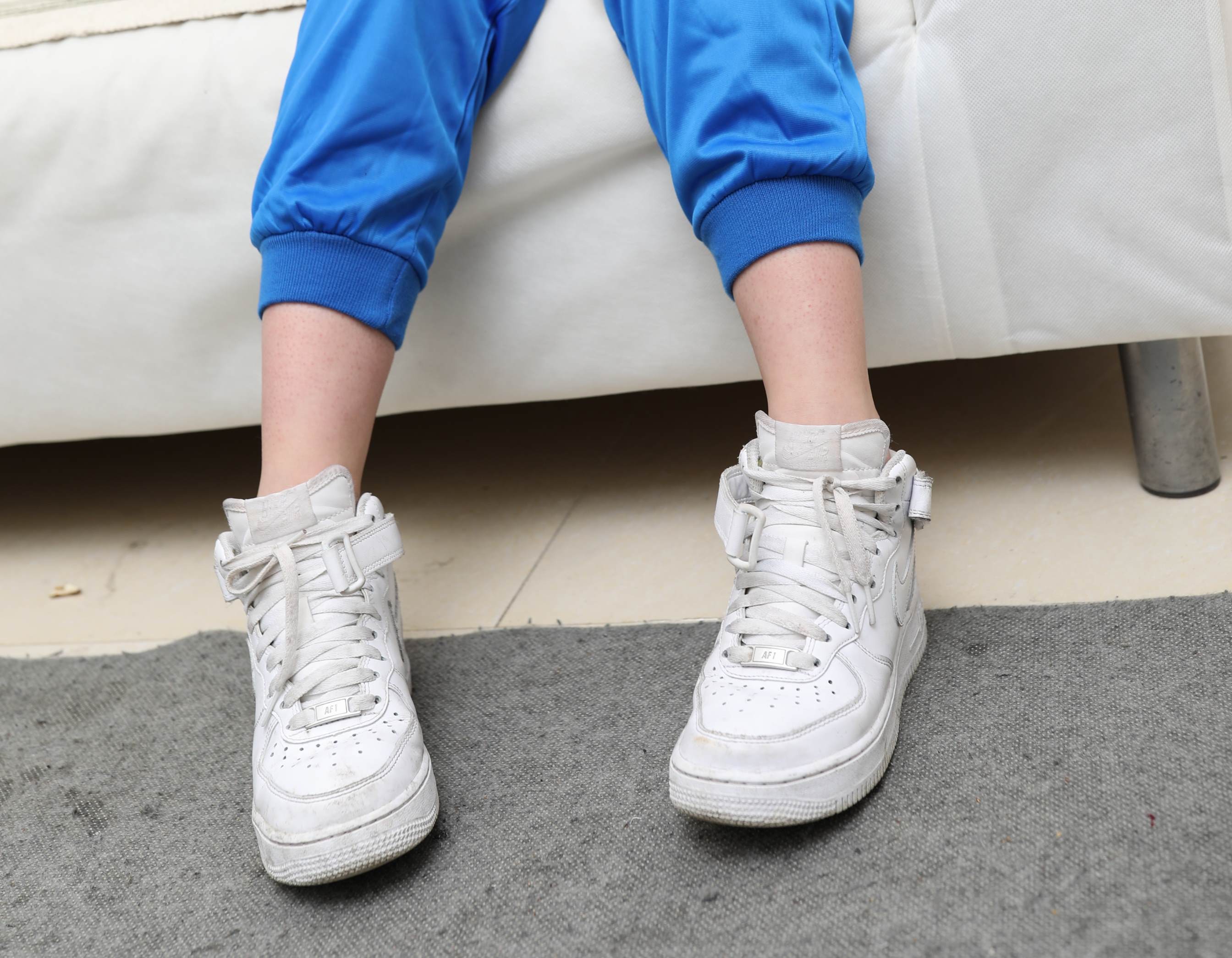 《校服球鞋船袜脚丫》作品图