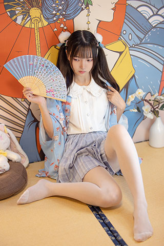 学妹日系和服の丝袜脚丫 
