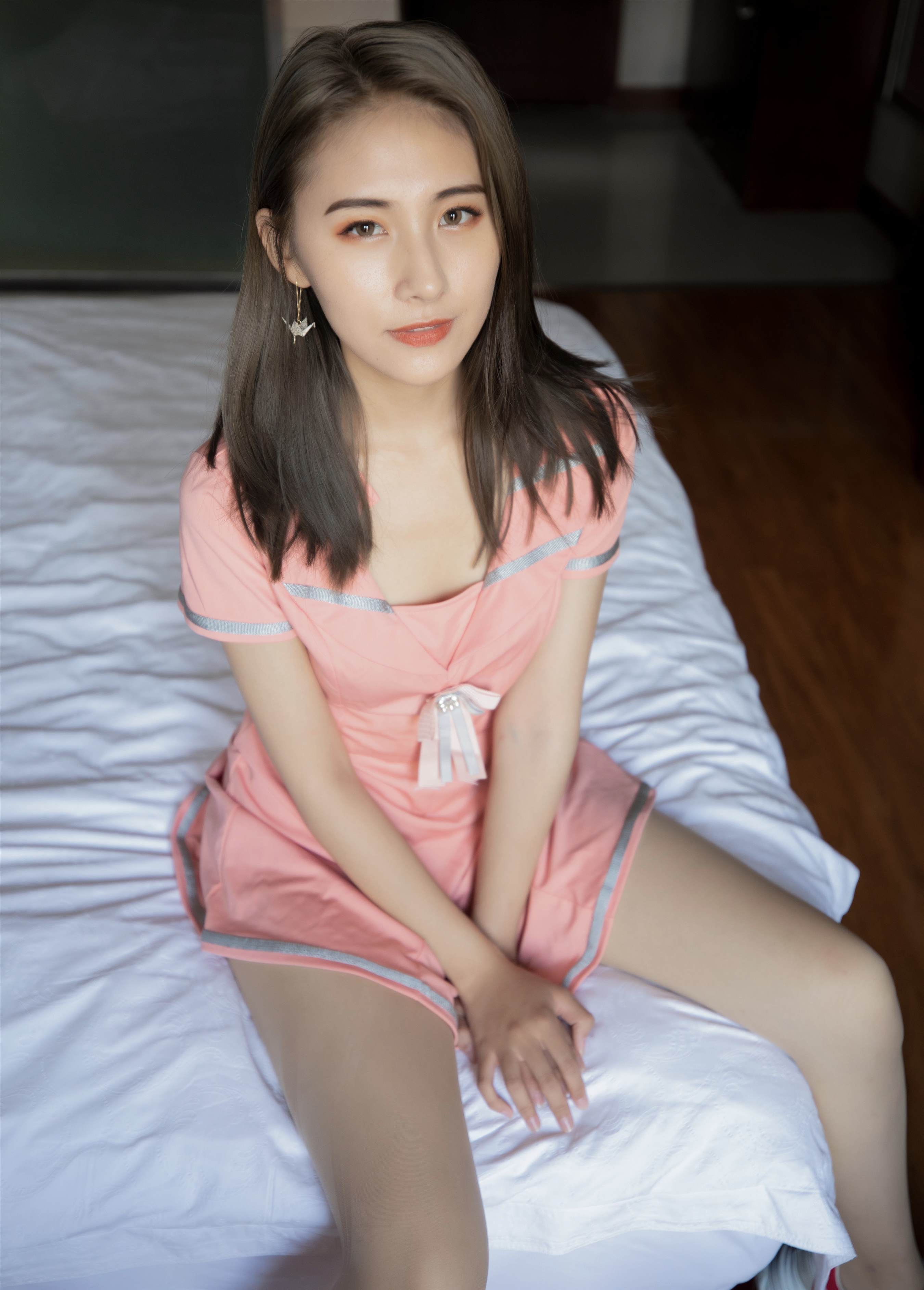 《夜场连衣裙の肉丝脚丫+视频1个》作品图