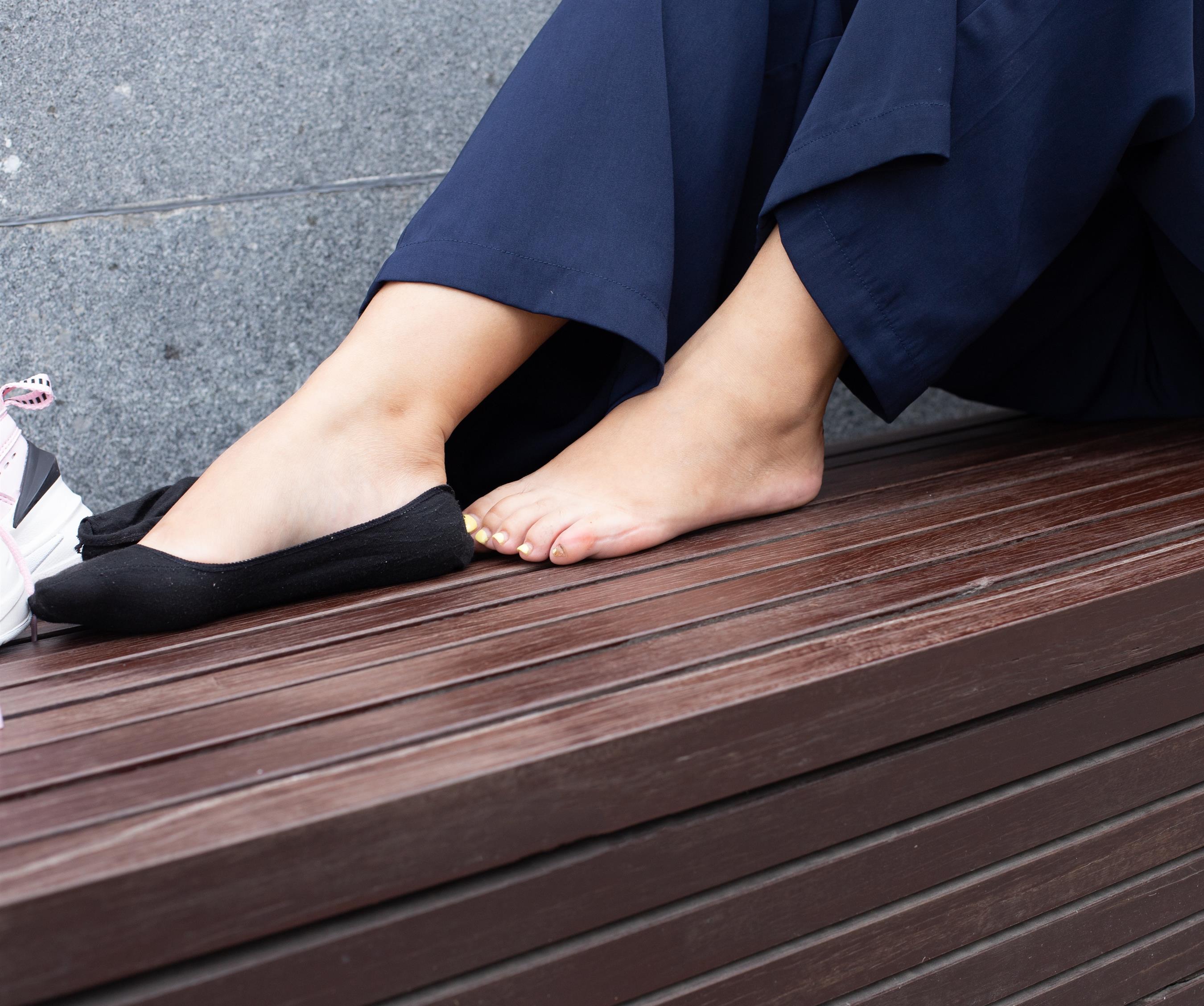 《休闲装の运动鞋船袜脚+视频1个》作品图