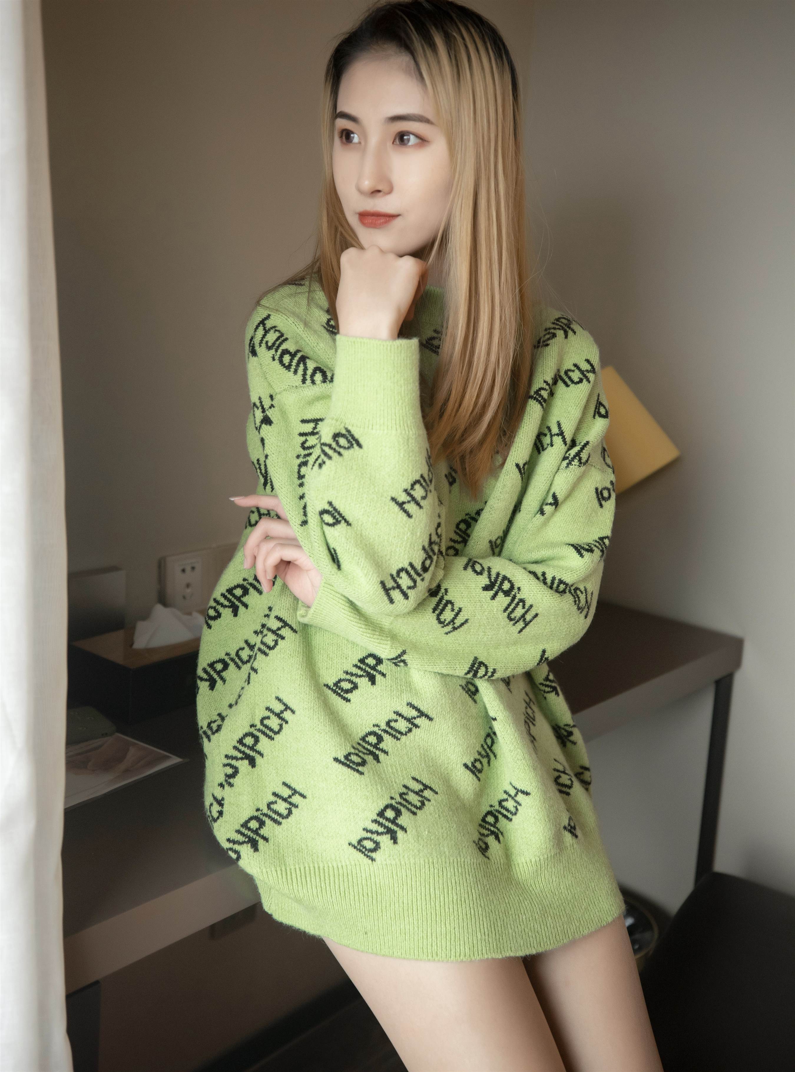 《绿衣少女》作品图