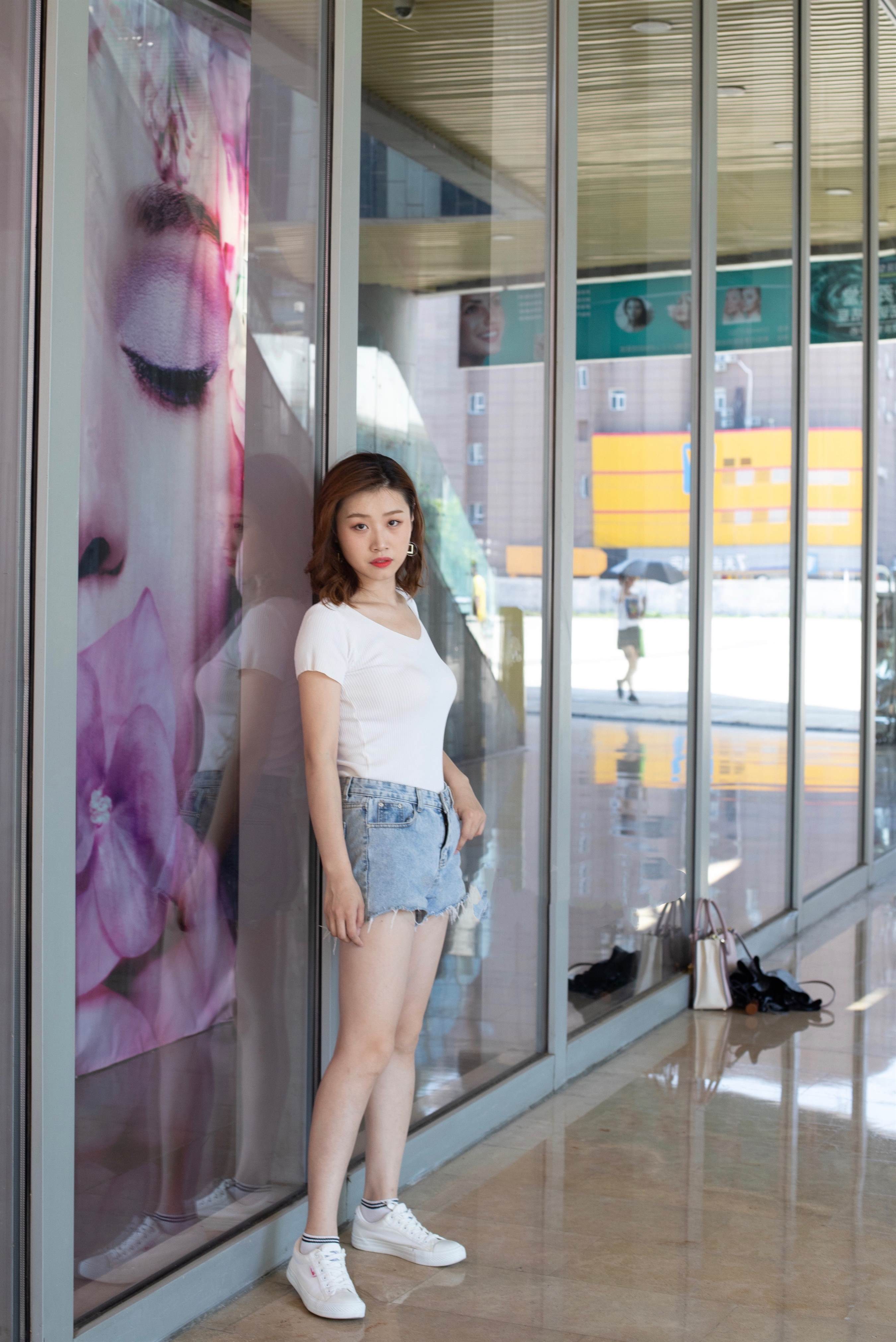 《商场越拍少女板鞋の棉袜脚+视频1个》作品图