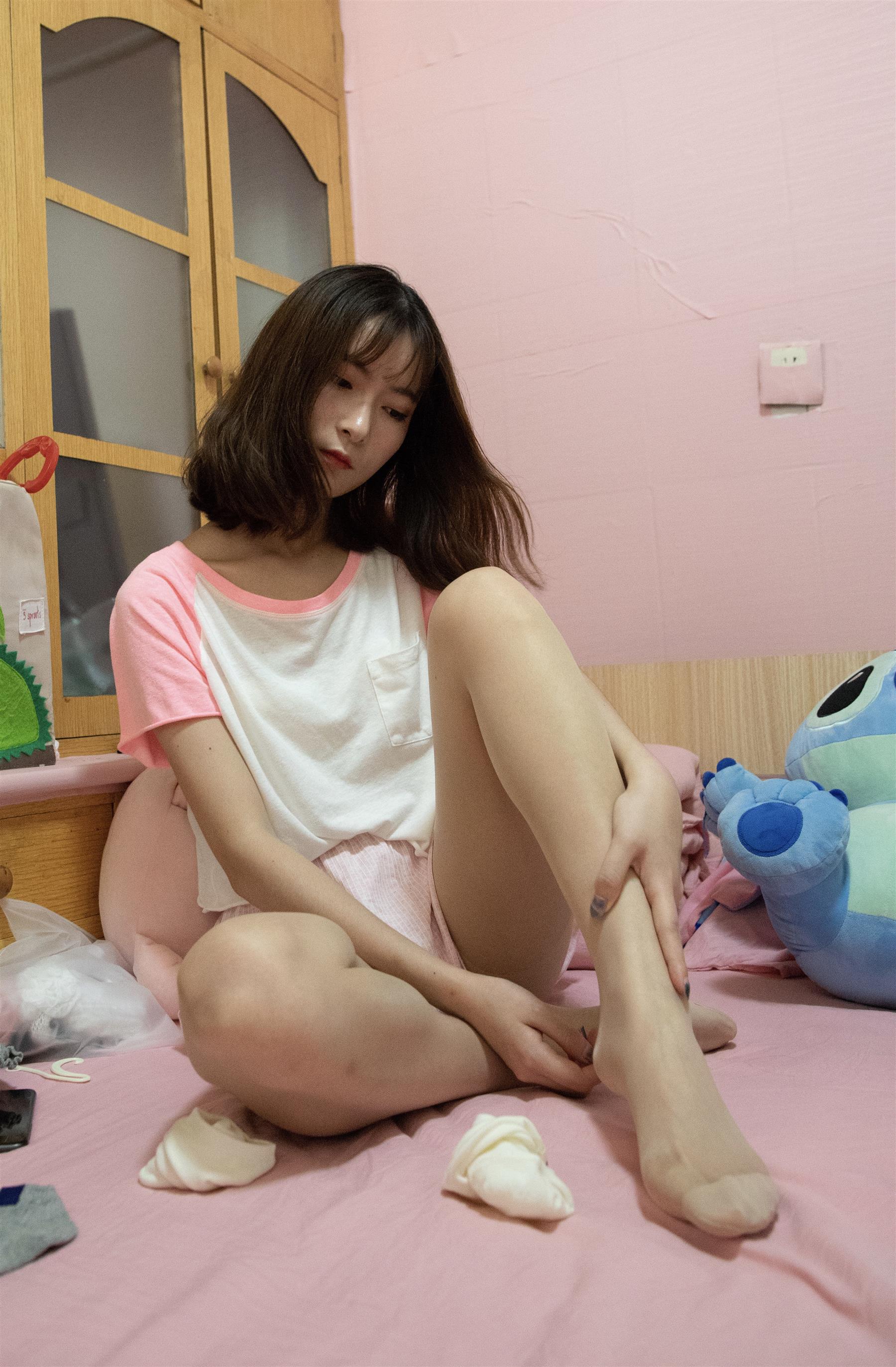 《粉色空间の棉袜脚丫》作品图