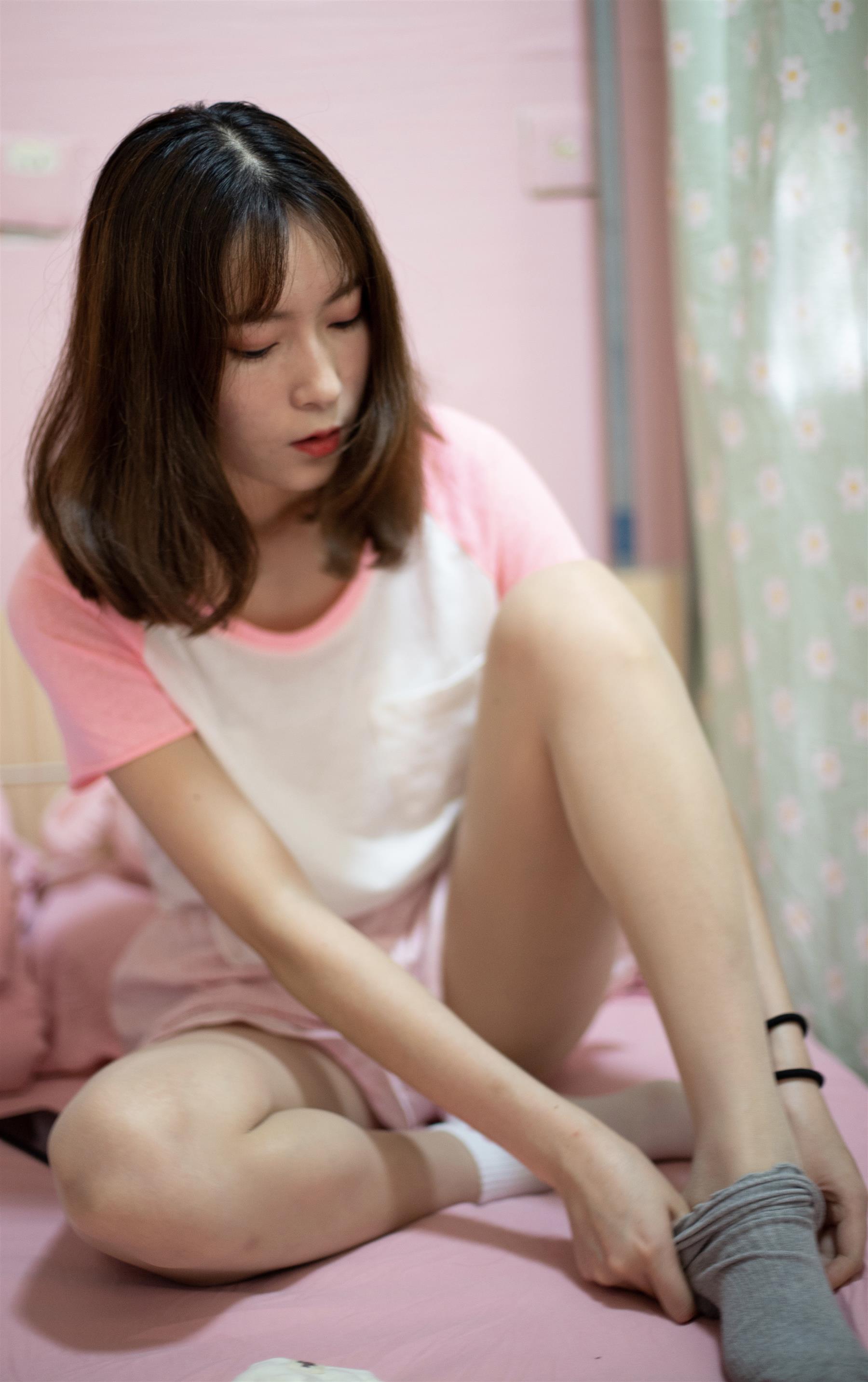 《粉色空间の棉袜脚丫》作品图