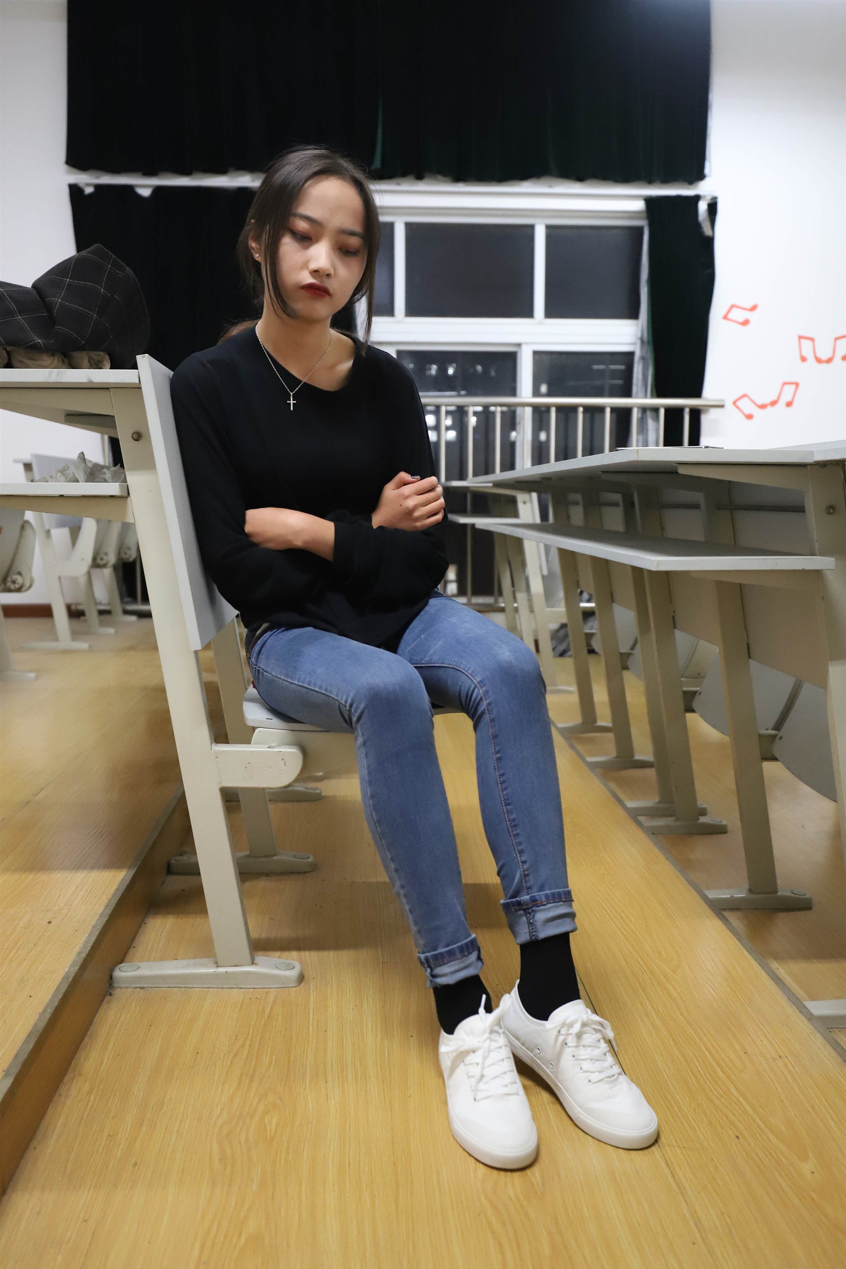 《学姐板鞋の黑棉袜脚》作品图