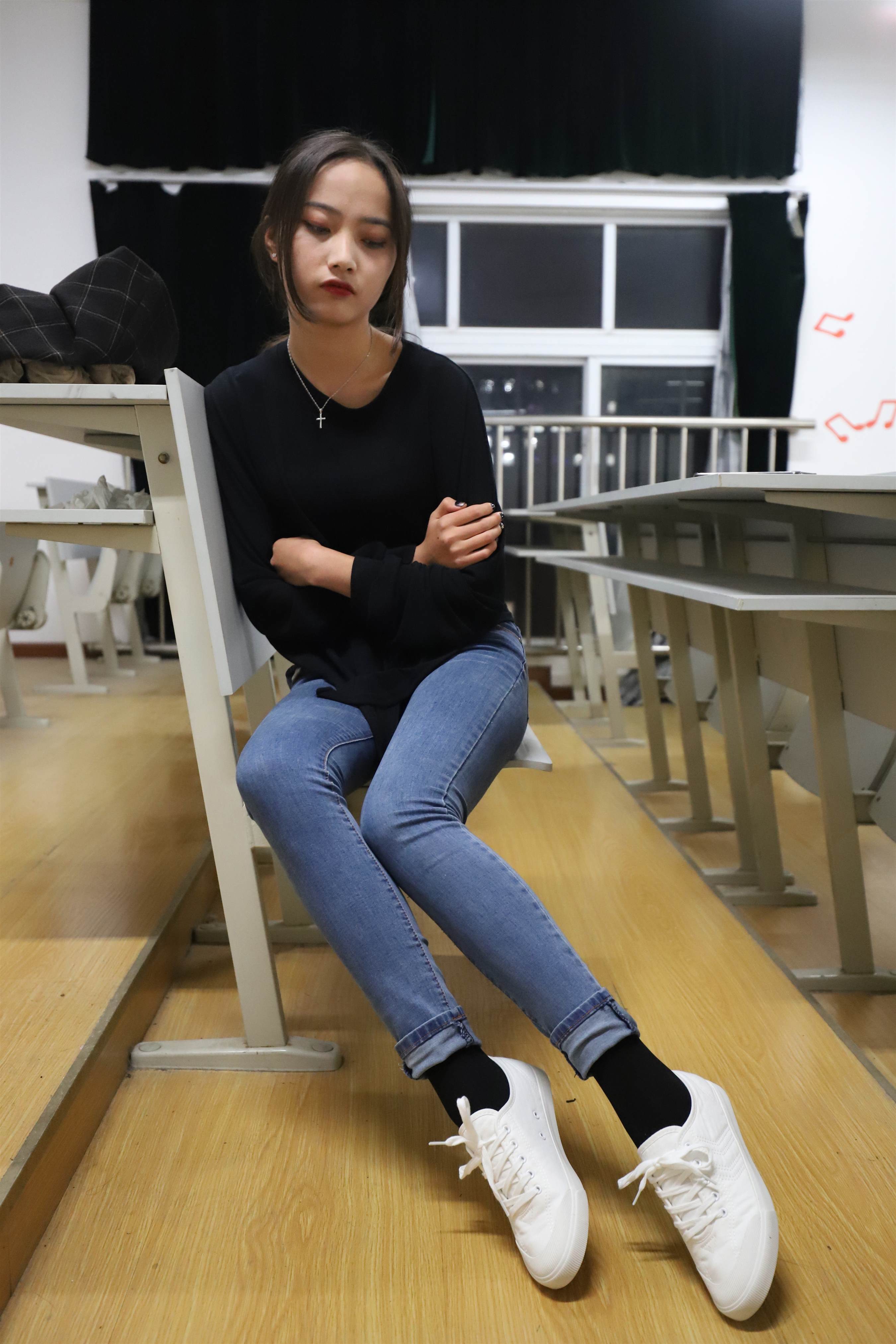 《学姐板鞋の黑棉袜脚》作品图