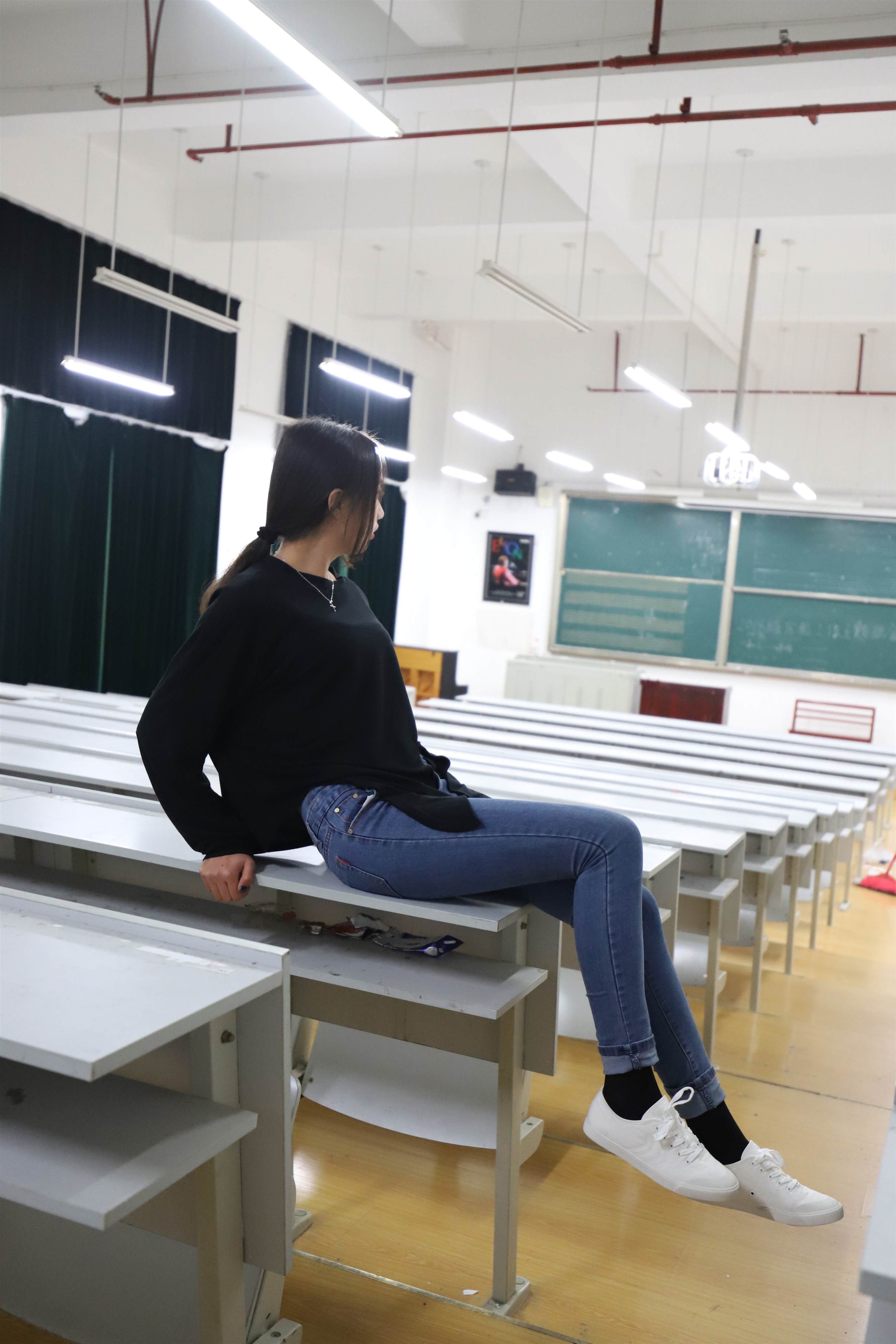 《学姐板鞋の黑棉袜脚》作品图