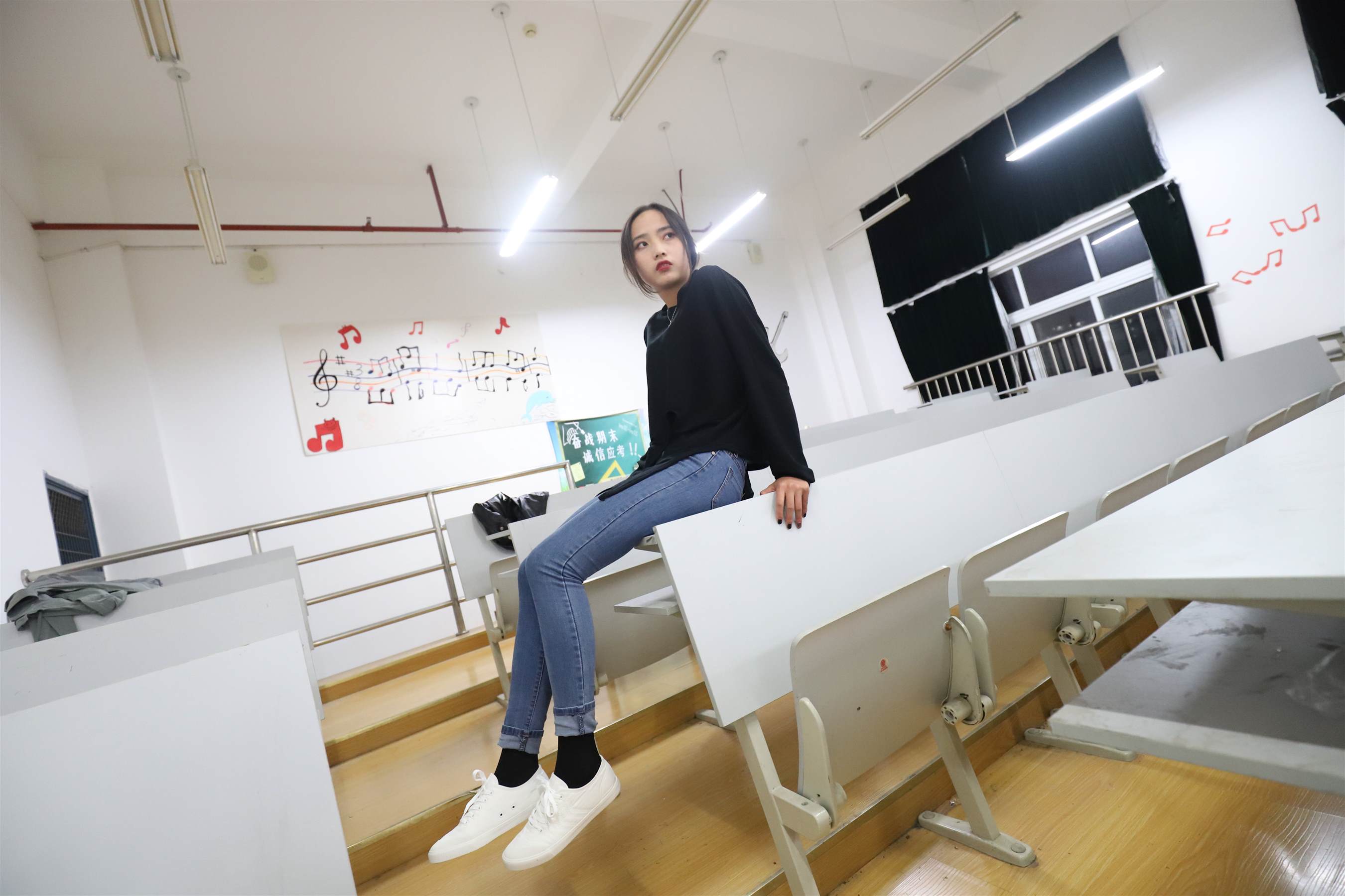 《学姐板鞋の黑棉袜脚》作品图