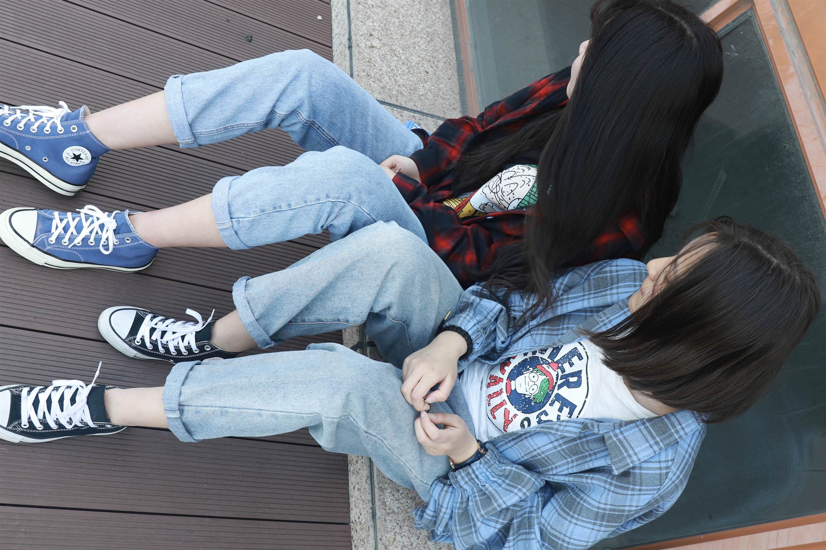 《学妹帆布鞋の棉袜互脚【视频1个网盘下载】》作品图